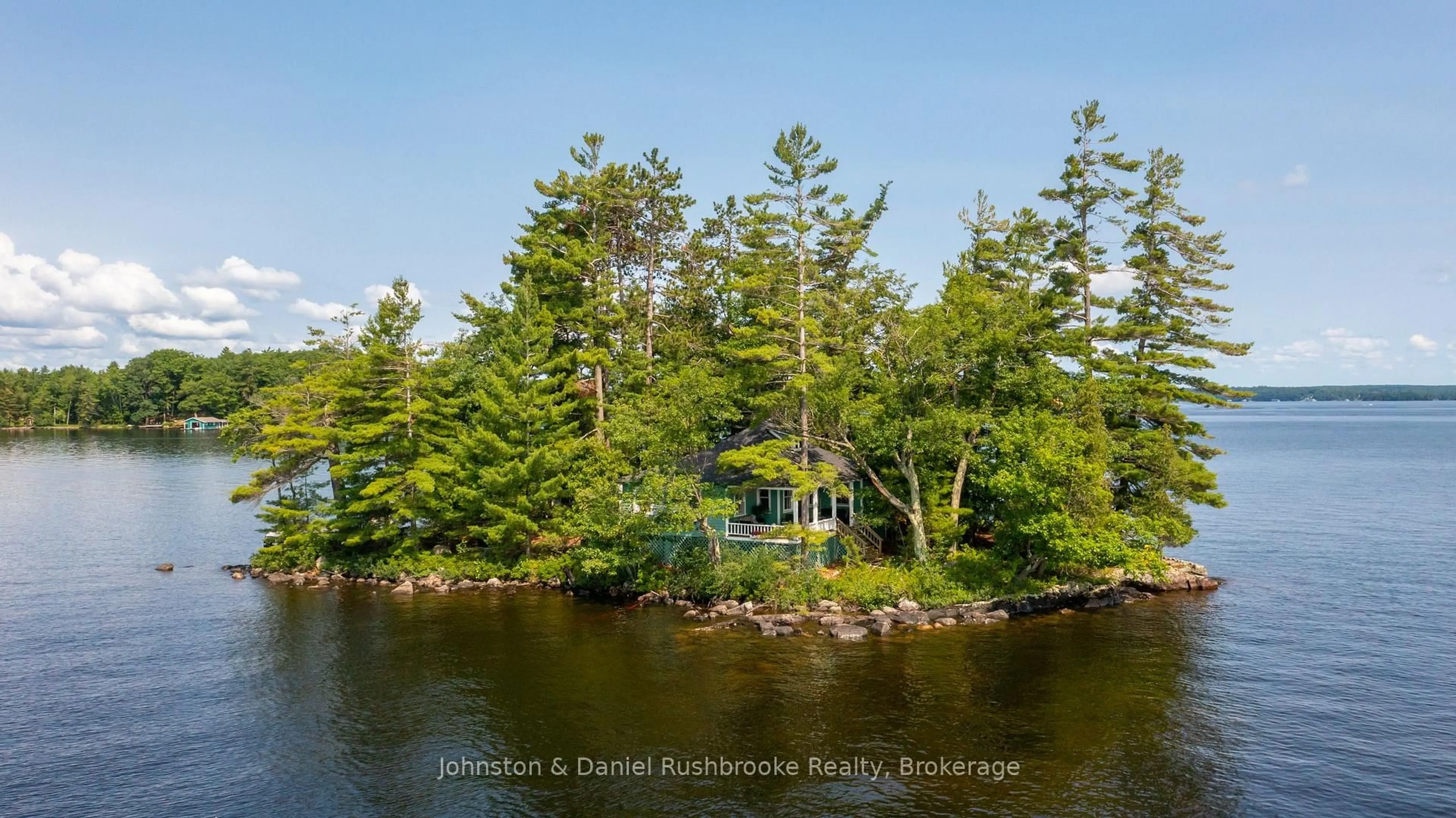 A pic from outside/outdoor area/front of a property/back of a property/a pic from drone, water/lake/river/ocean view for 1000 Regatta Island, Bracebridge Ontario P1L 1W8