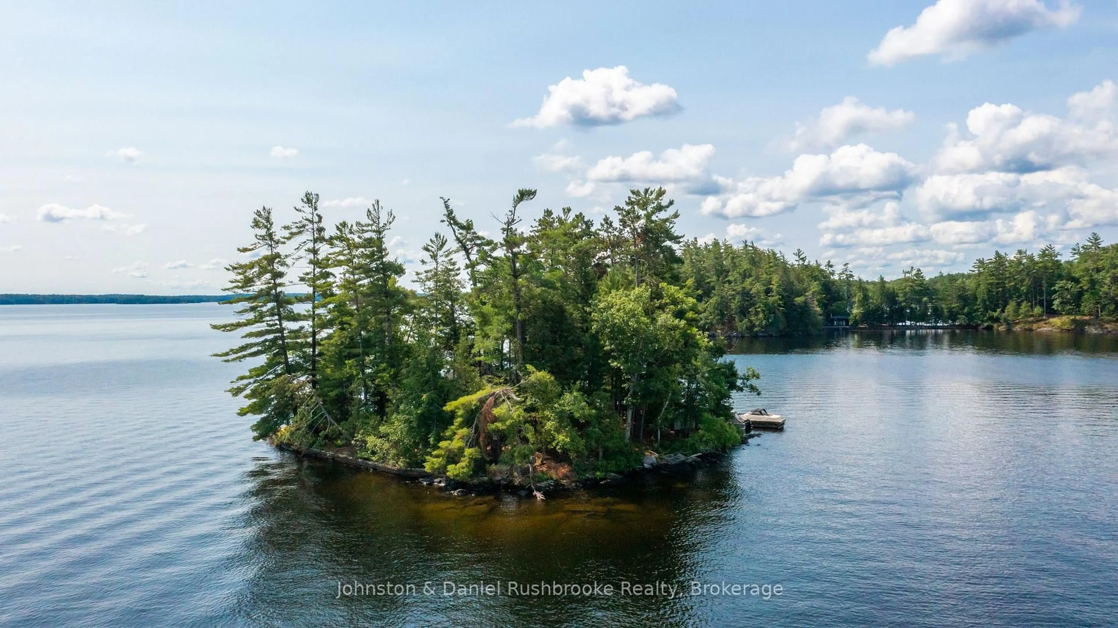Blurry image for 1000 Regatta Island, Bracebridge Ontario P1L 1W8