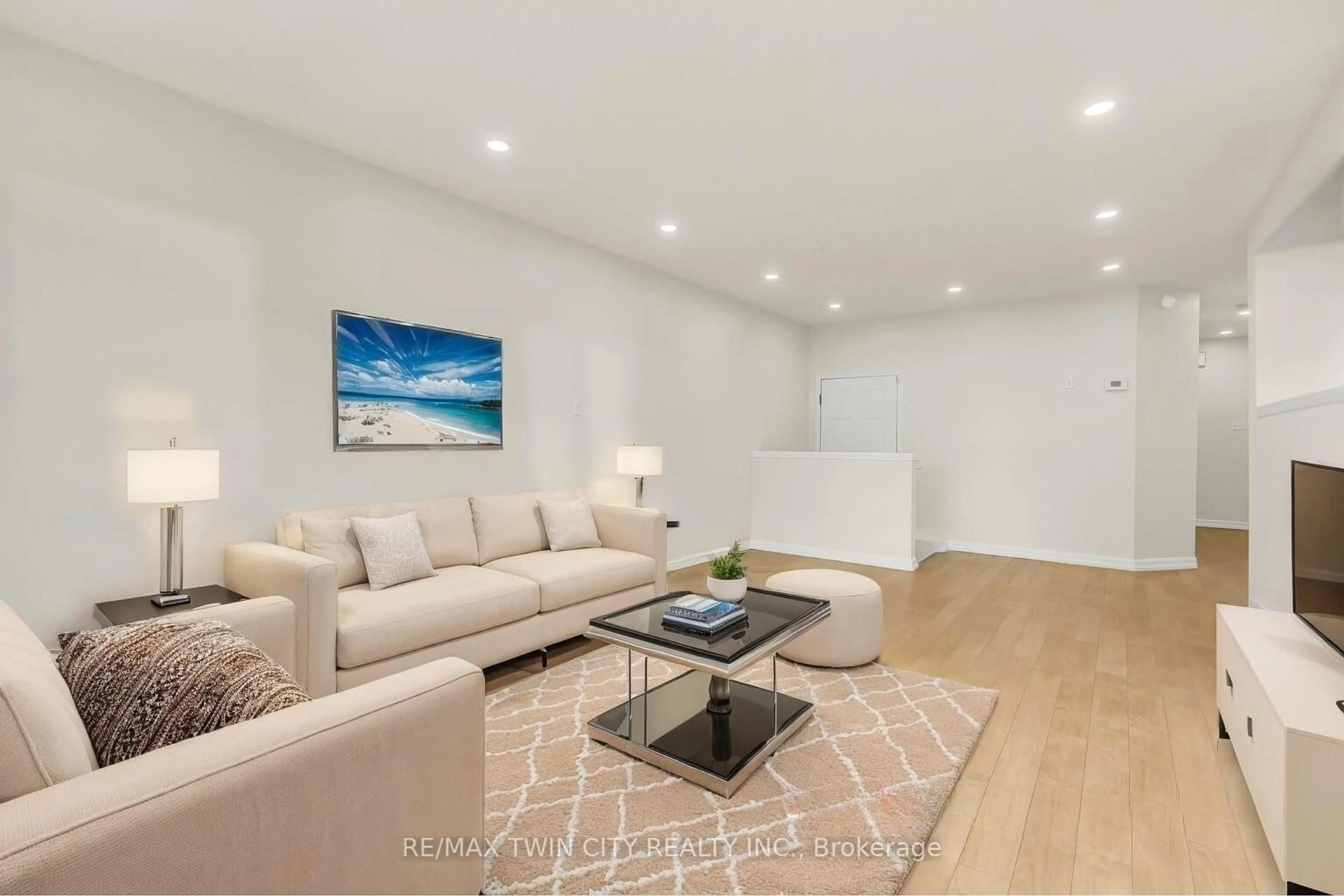 Living room with furniture, unknown for 62 Foxglove Cres, Kitchener Ontario N2E 3Y7
