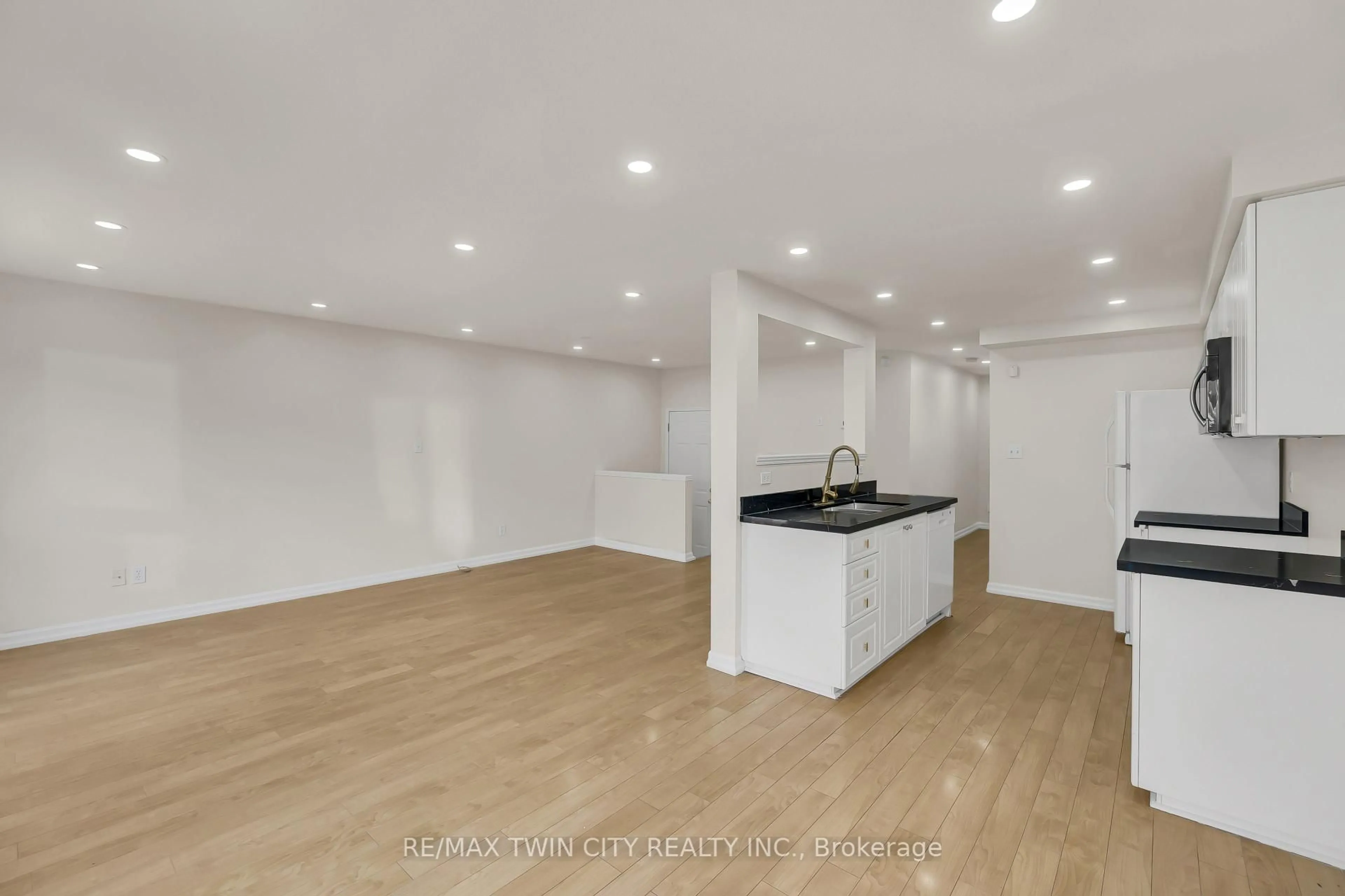 A pic of a room for 62 Foxglove Cres, Kitchener Ontario N2E 3Y7