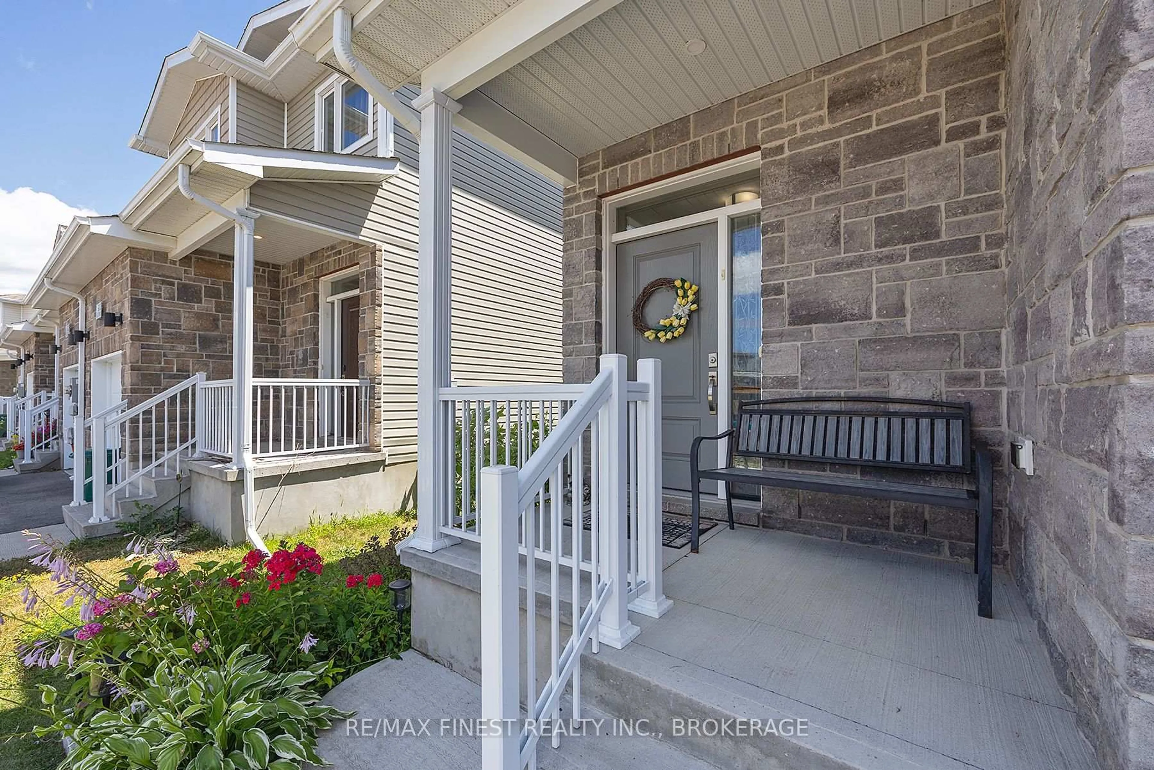 Indoor entryway for 898 Riverview Way, Kingston Ontario K7K 0J2