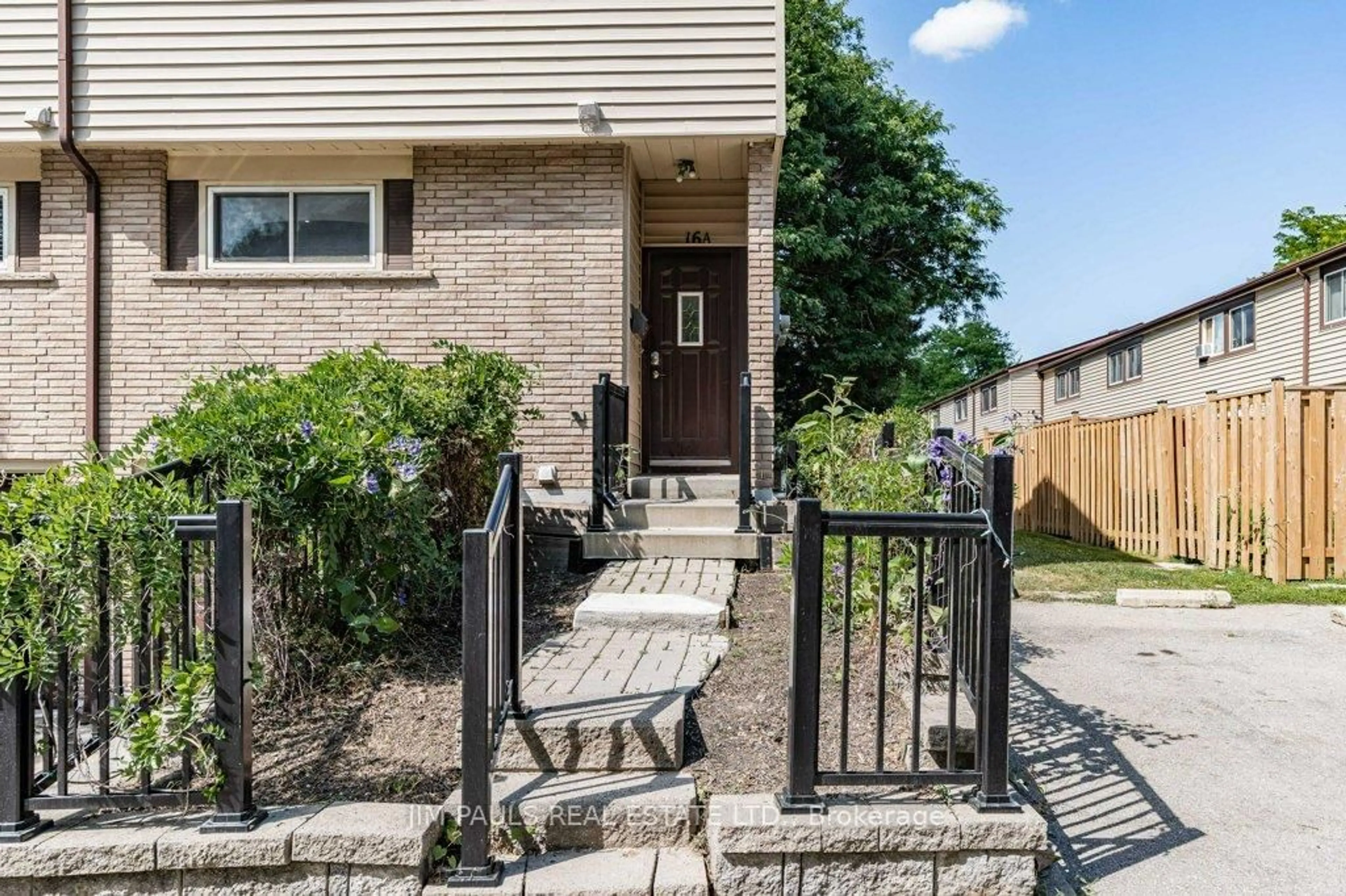 Home with brick exterior material, street for 1550 Garth St #16A, Hamilton Ontario L9B 1T3