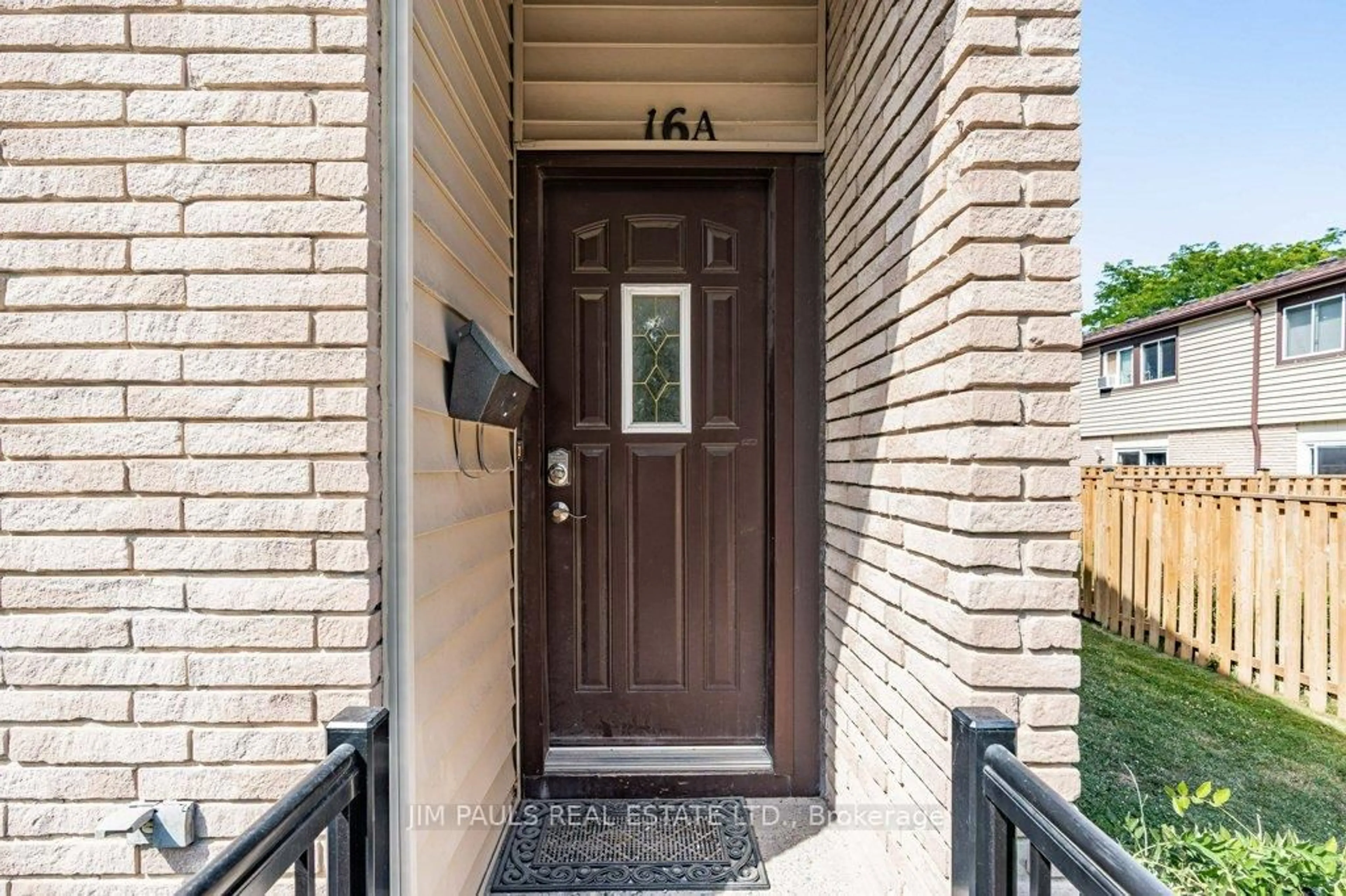 Indoor entryway for 1550 Garth St #16A, Hamilton Ontario L9B 1T3