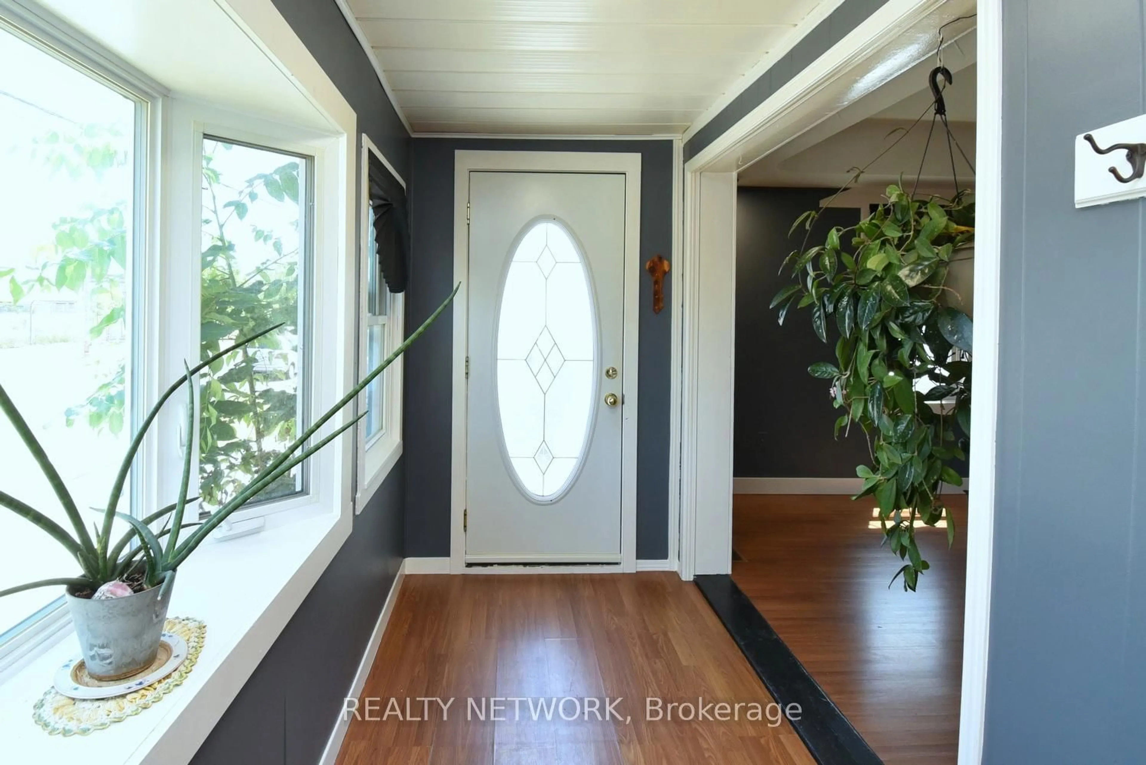 Indoor entryway for 240 Davis St, Port Colborne Ontario L3K 1Z3