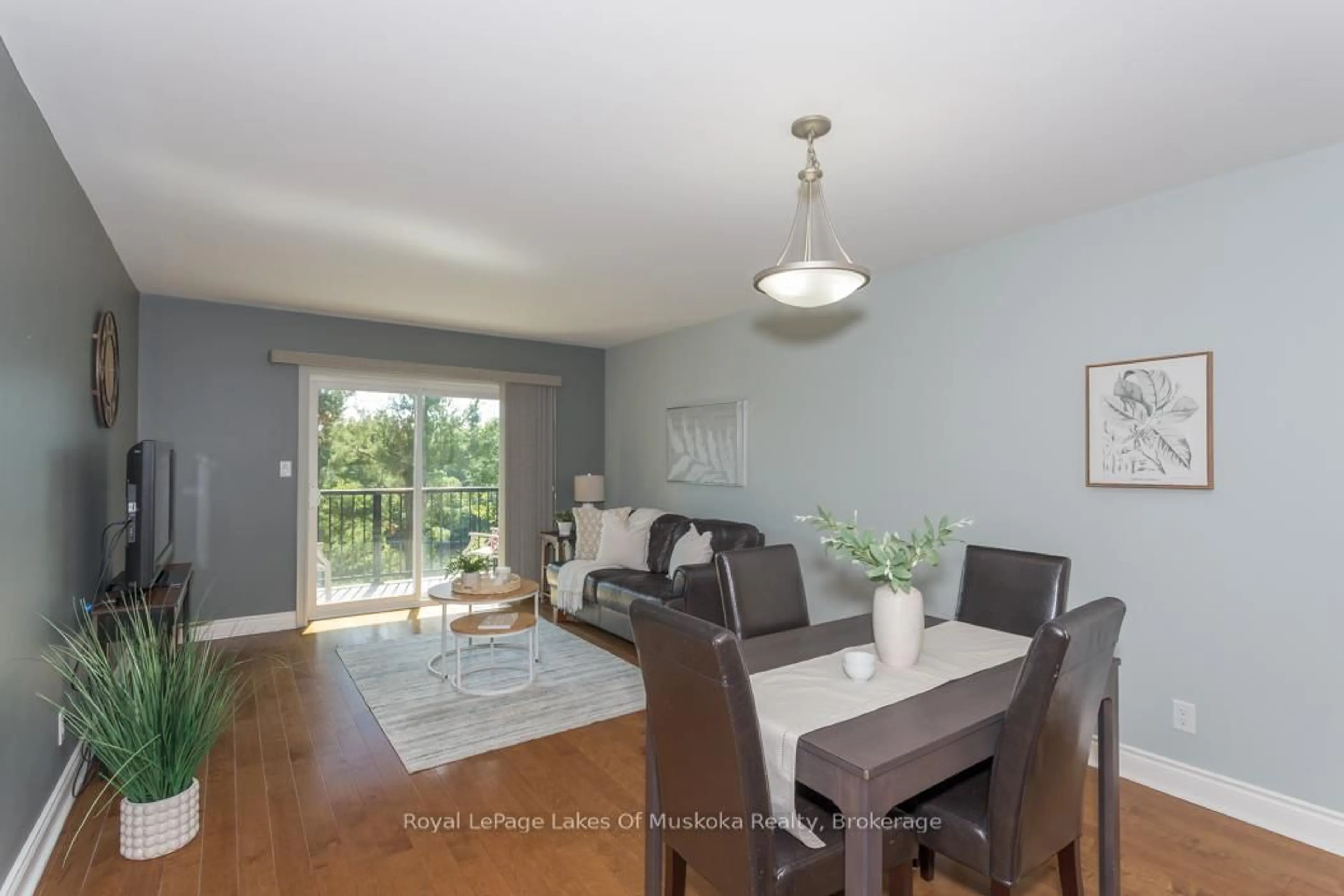 Dining room, wood/laminate floor for 10A Kimberley St #202, Bracebridge Ontario P1L 0A4
