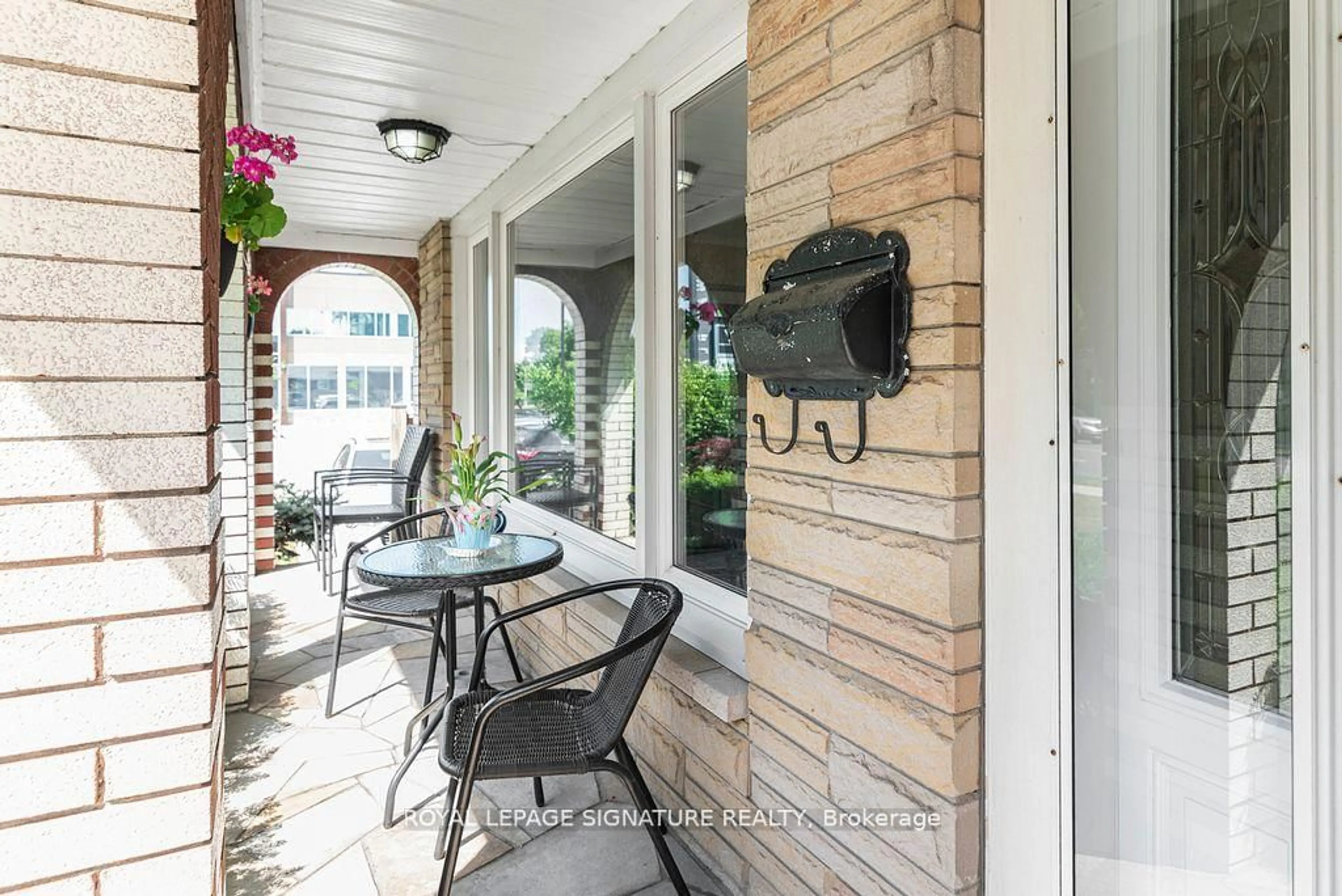 Patio, street for 58 Centennial Pkwy, Hamilton Ontario L8G 2C5