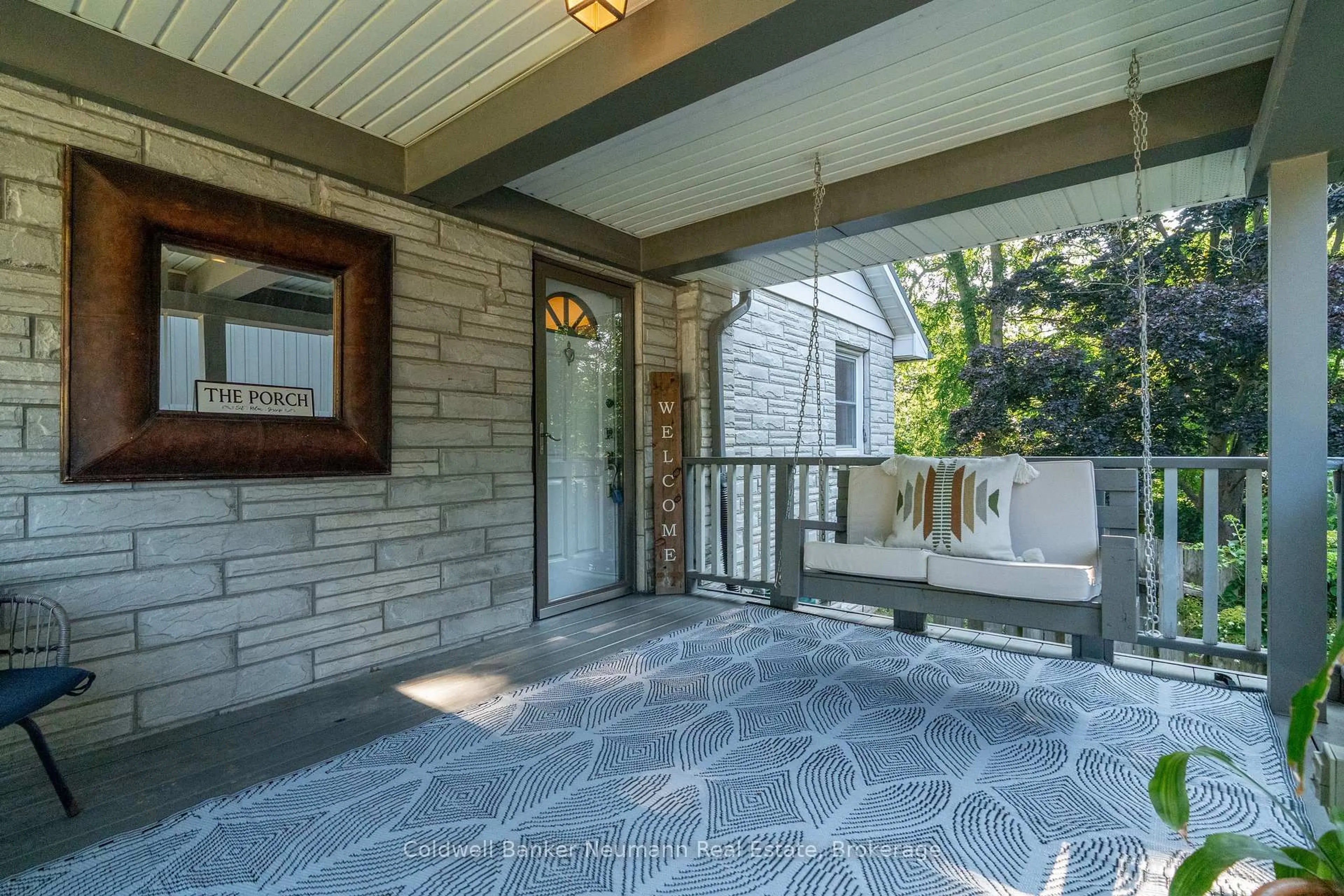 Patio, street for 20 Summit Cres, Guelph Ontario N1H 1S3