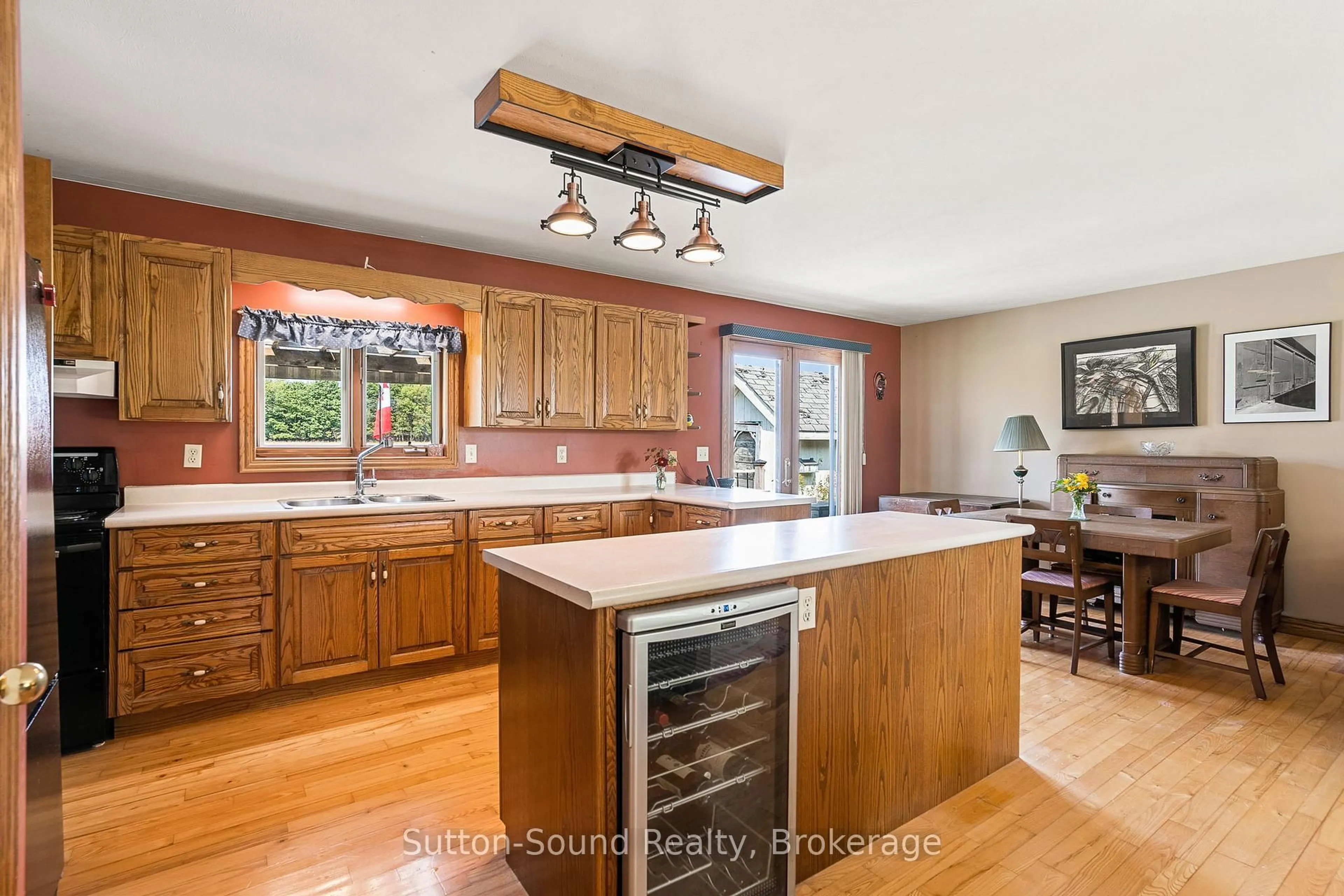 Open concept kitchen, unknown for 70384 Zion Church Rd, Georgian Bluffs Ontario N0H 2T0