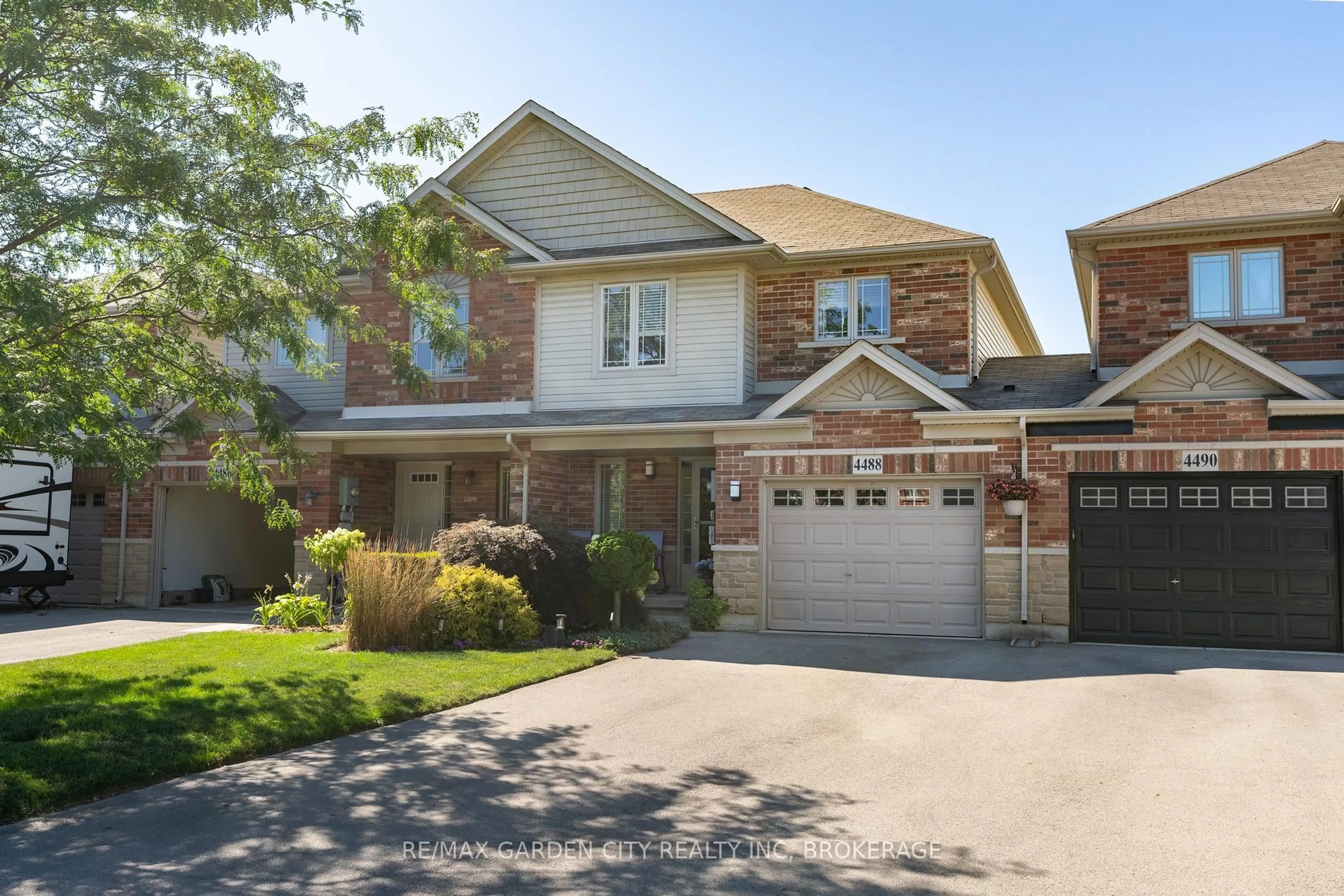 Home with brick exterior material, street for 4488 Comfort Cres, Lincoln Ontario L0R 1B9