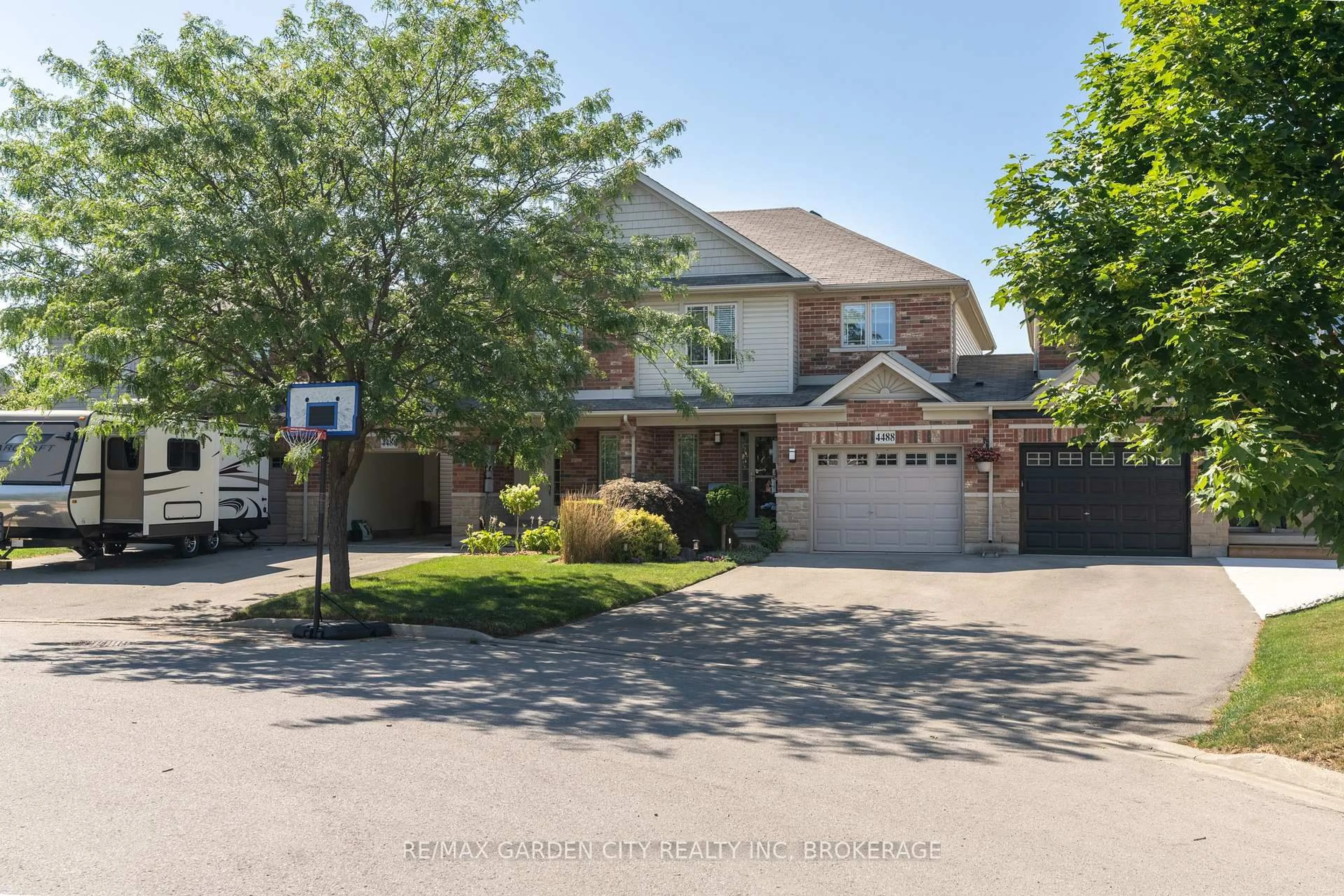 Home with brick exterior material, street for 4488 Comfort Cres, Lincoln Ontario L0R 1B9