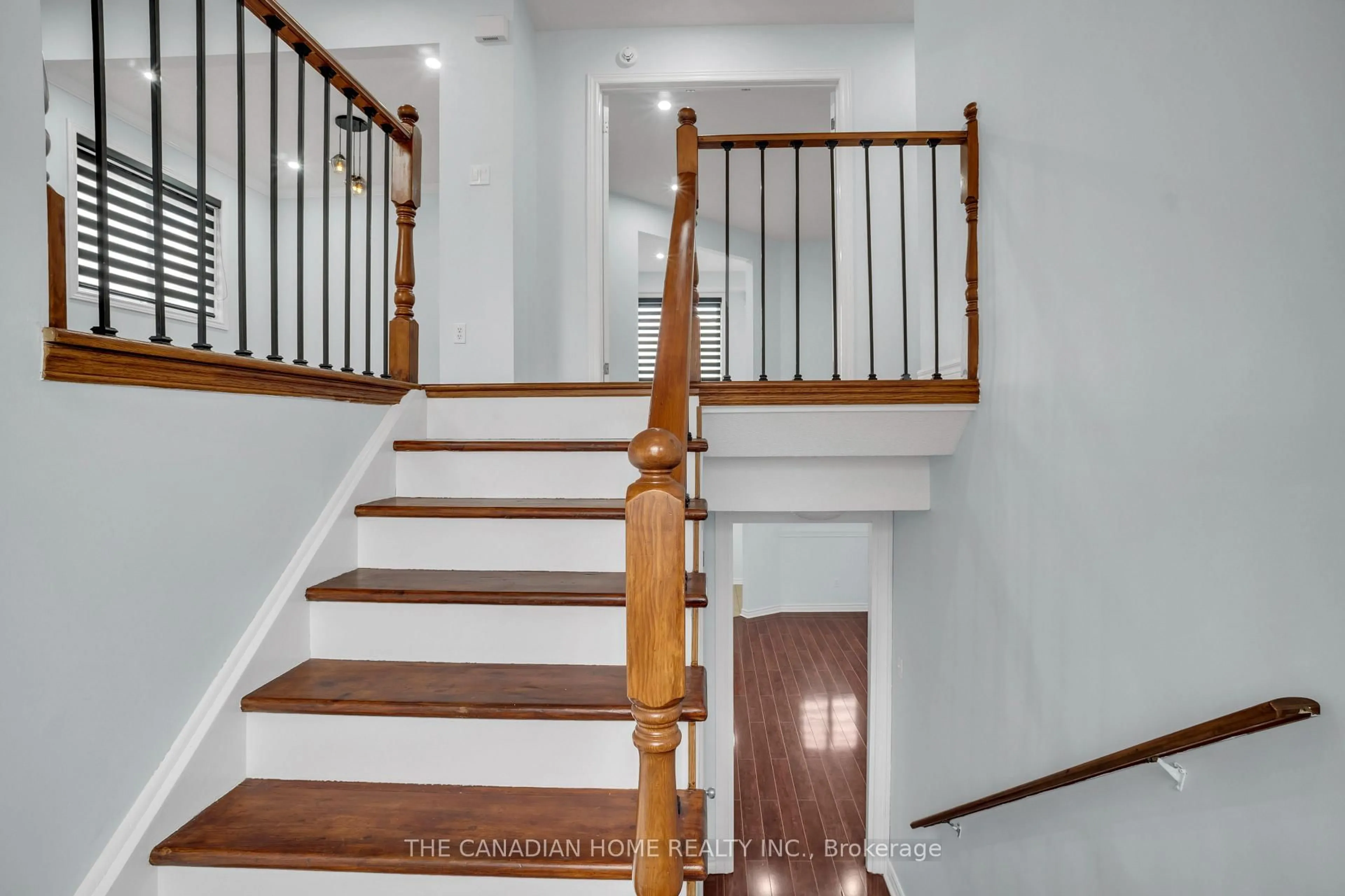 Stairs for 8171 Marcon St, Niagara Falls Ontario L2H 3A9