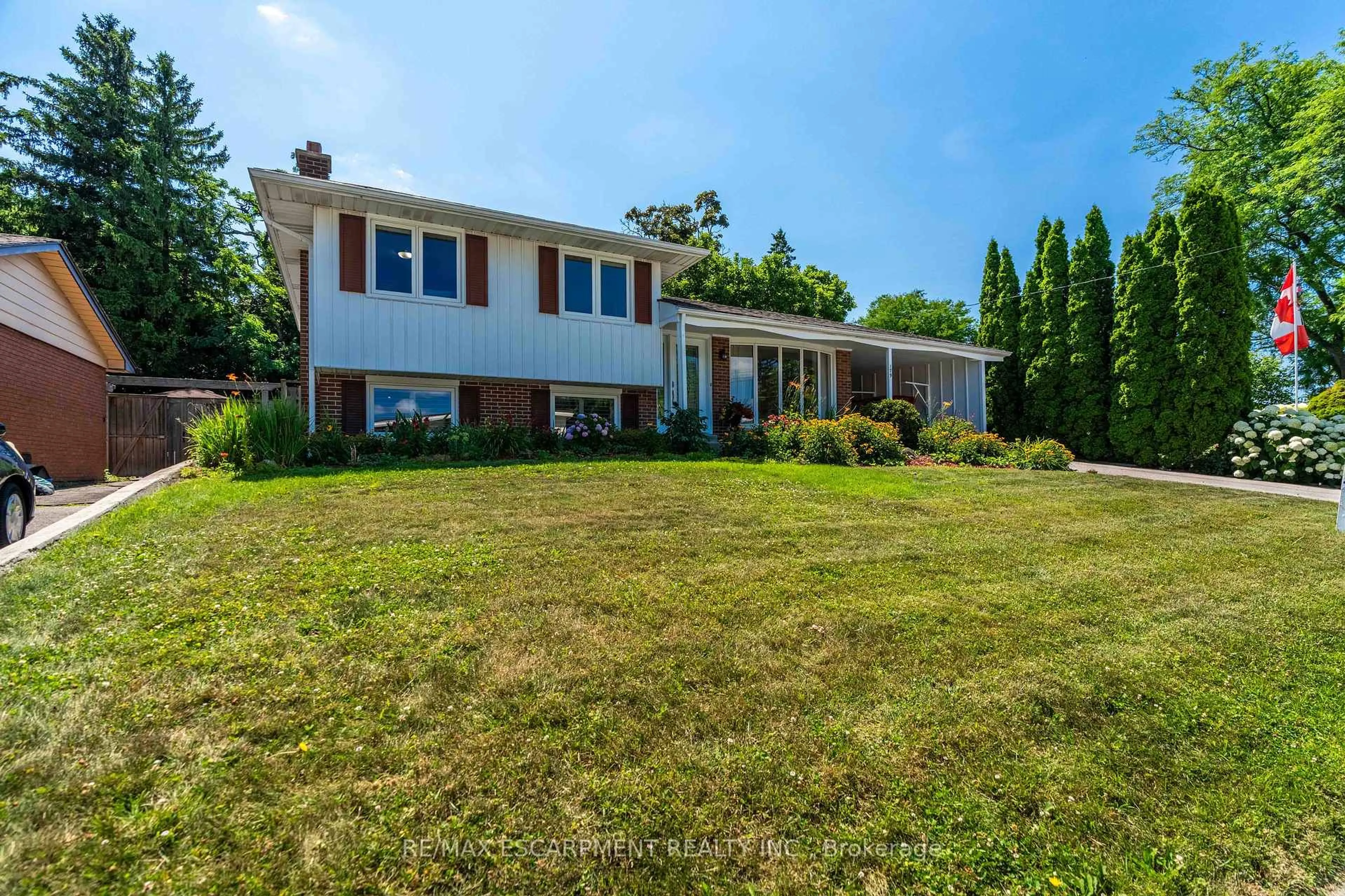 A pic from outside/outdoor area/front of a property/back of a property/a pic from drone, unknown for 179 Buckingham Dr, Hamilton Ontario L9C 2G9