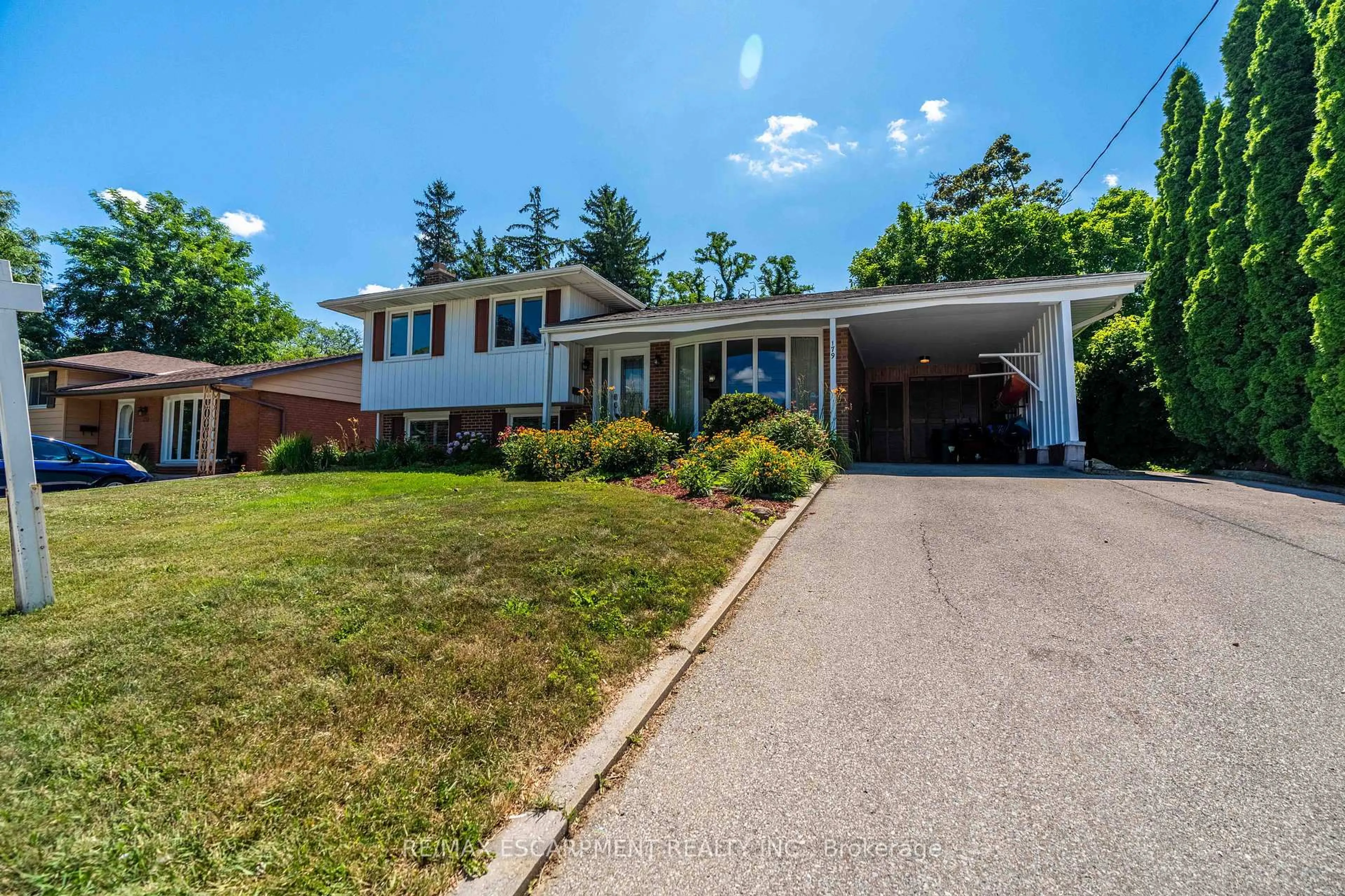 Home with vinyl exterior material, street for 179 Buckingham Dr, Hamilton Ontario L9C 2G9