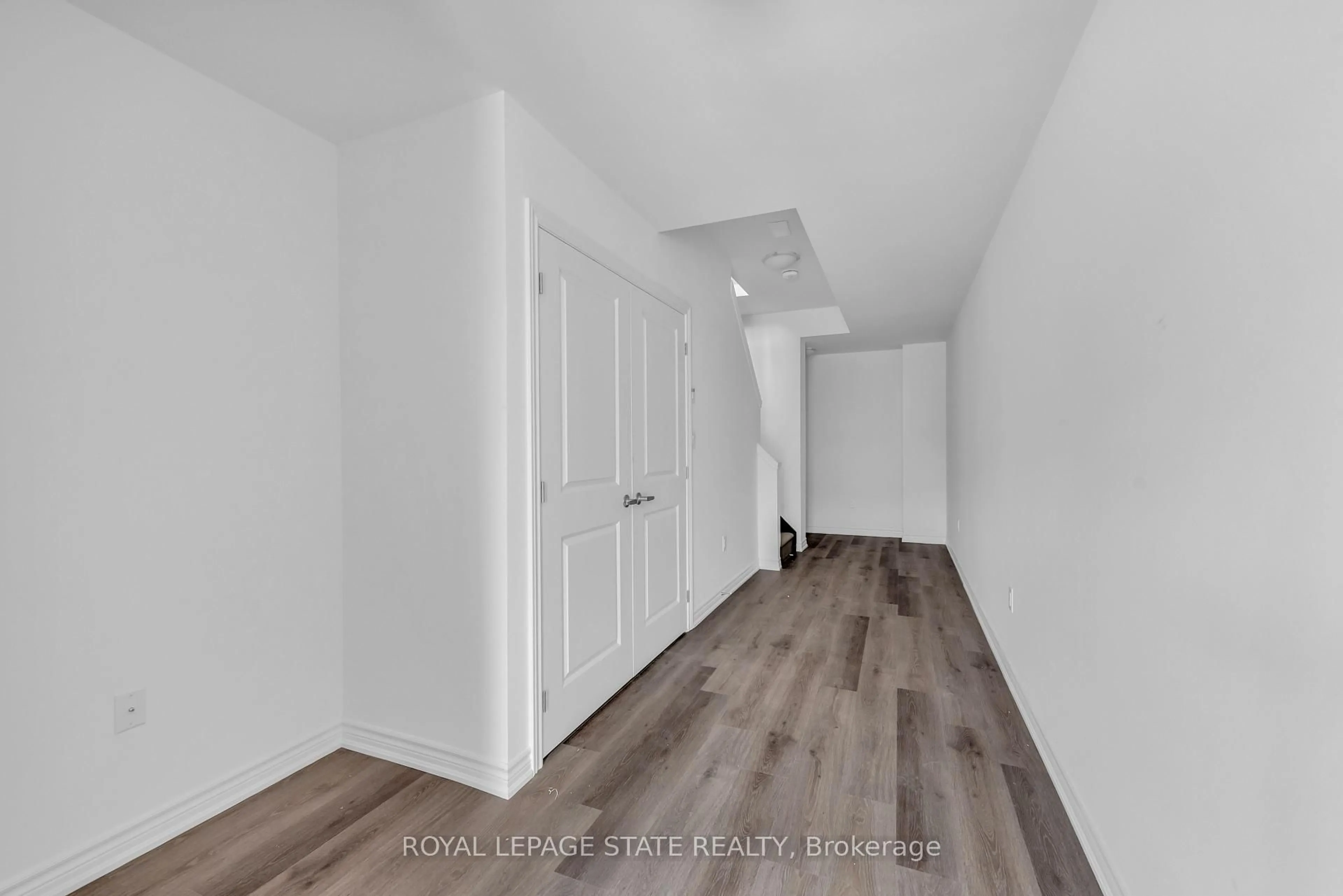 Indoor entryway for 461 Blackburn Dr #120, Brantford Ontario N3T 0W9