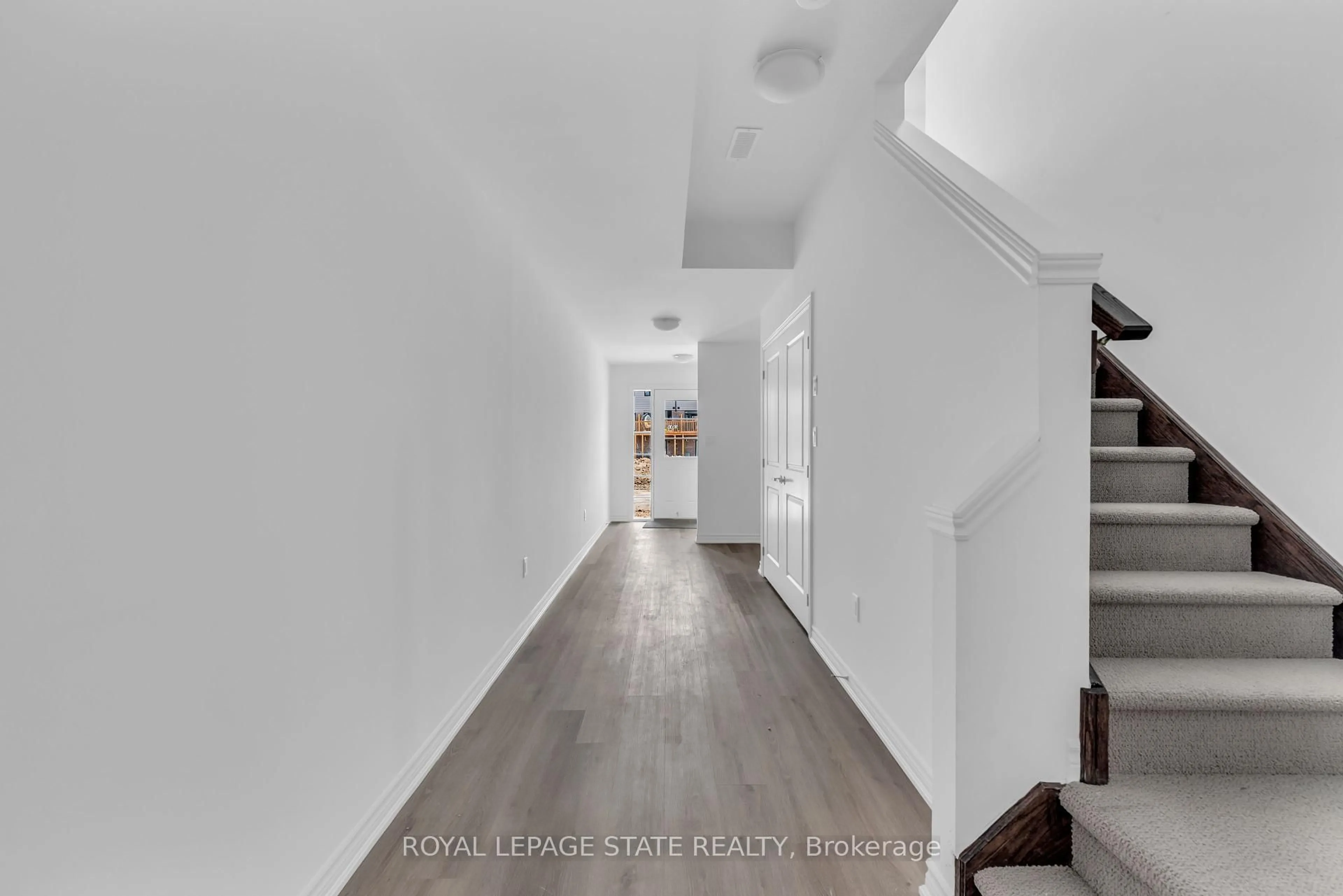 Indoor entryway for 461 Blackburn Dr #120, Brantford Ontario N3T 0W9