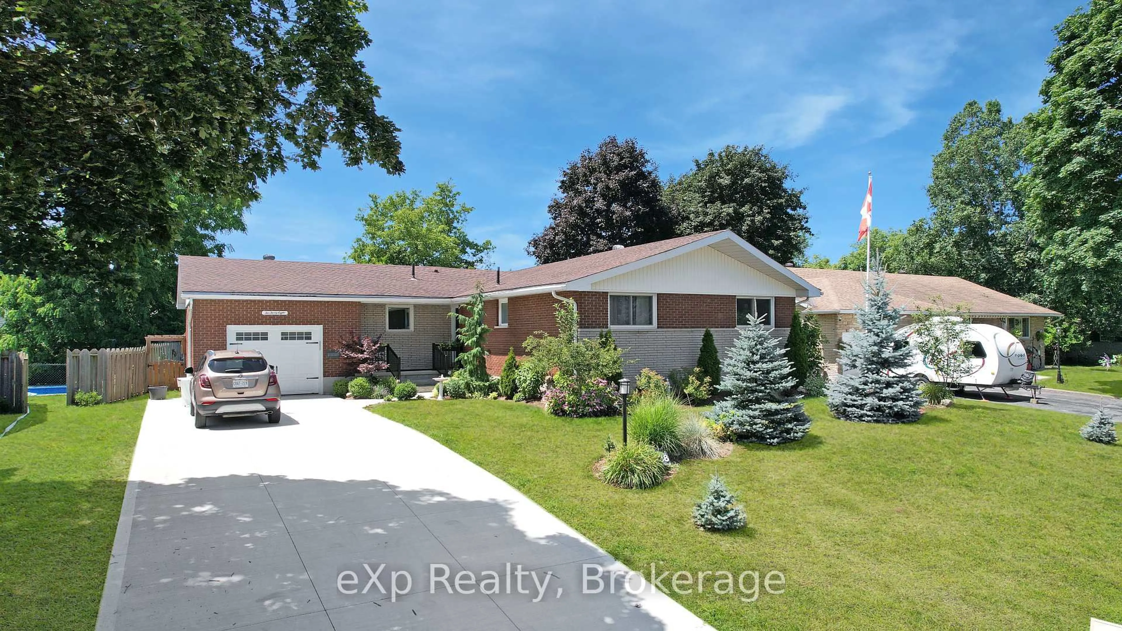 A pic from outside/outdoor area/front of a property/back of a property/a pic from drone, street for 238 4th Ave, Hanover Ontario N4N 2B5