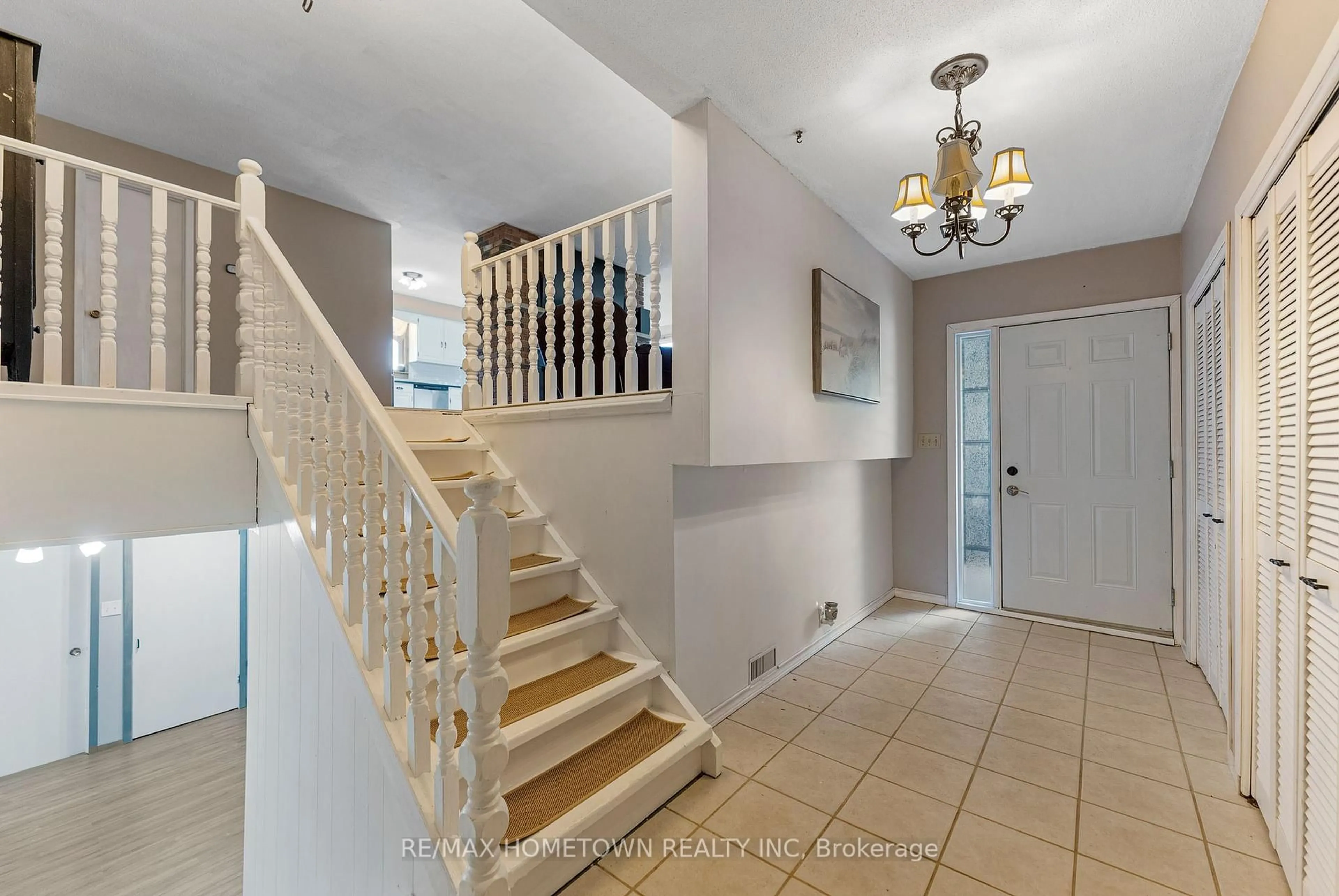 Indoor foyer for 577 County Park Rd, Athens Ontario K0E 1B0