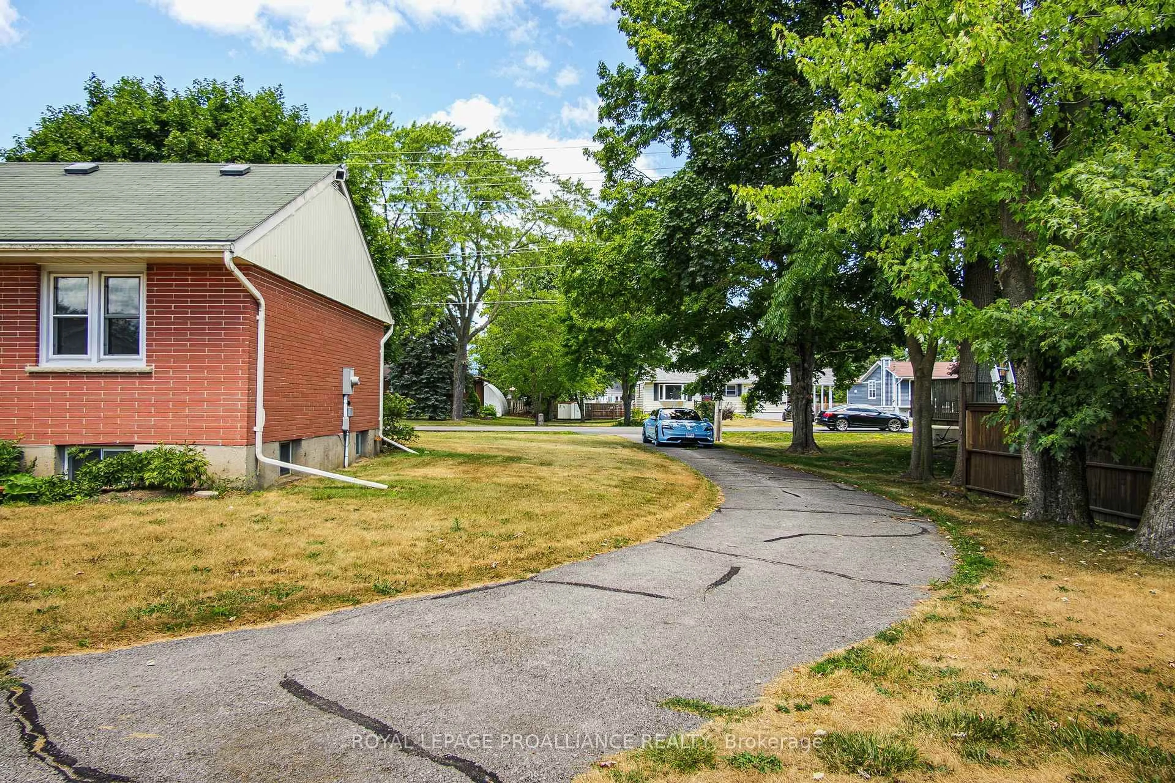 Patio, street for 9 Maple Dr, Belleville Ontario K8P 2P7