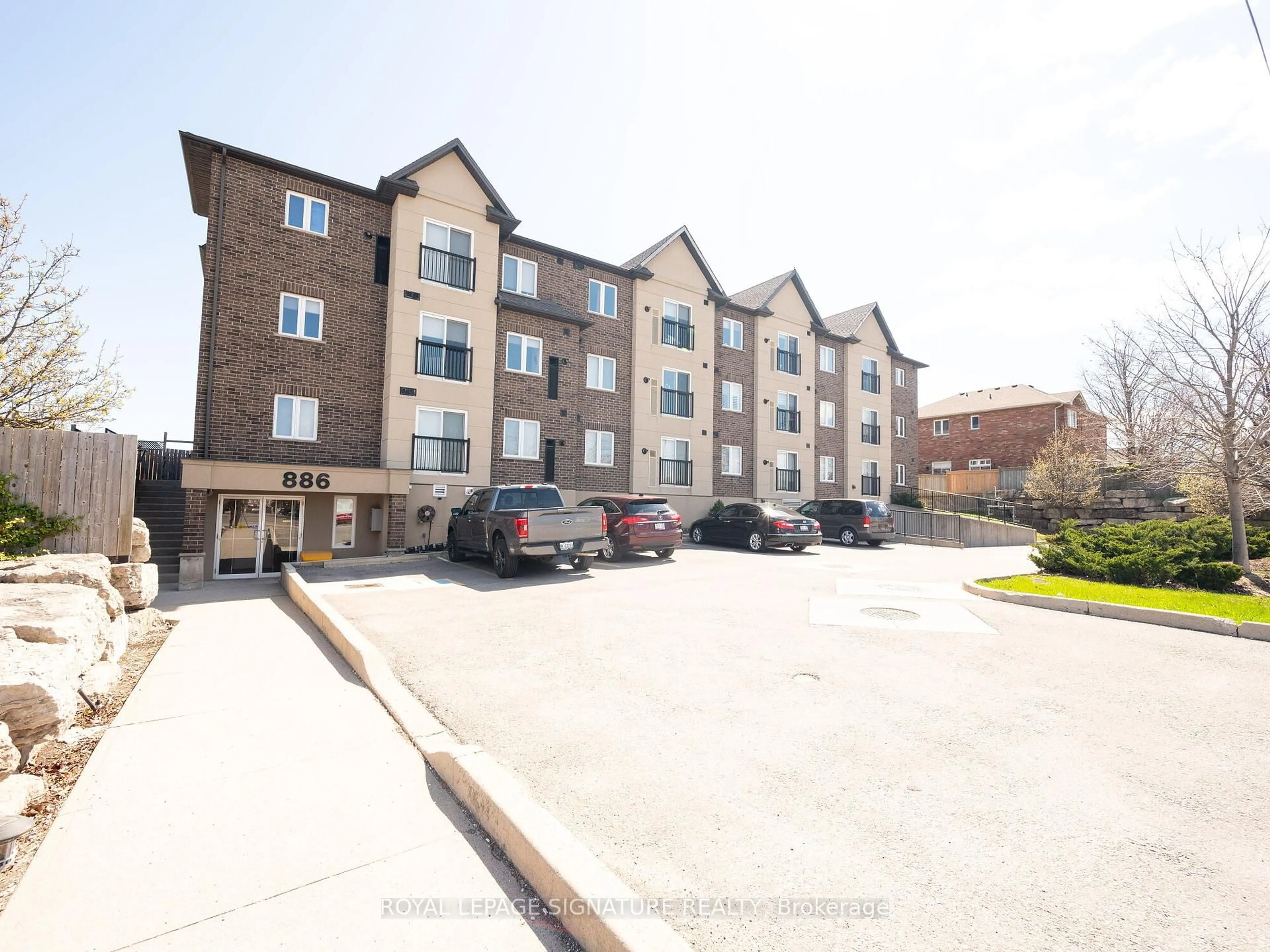 A pic from outside/outdoor area/front of a property/back of a property/a pic from drone, street for 886 Golf Links Rd #205, Hamilton Ontario L9K 1J8