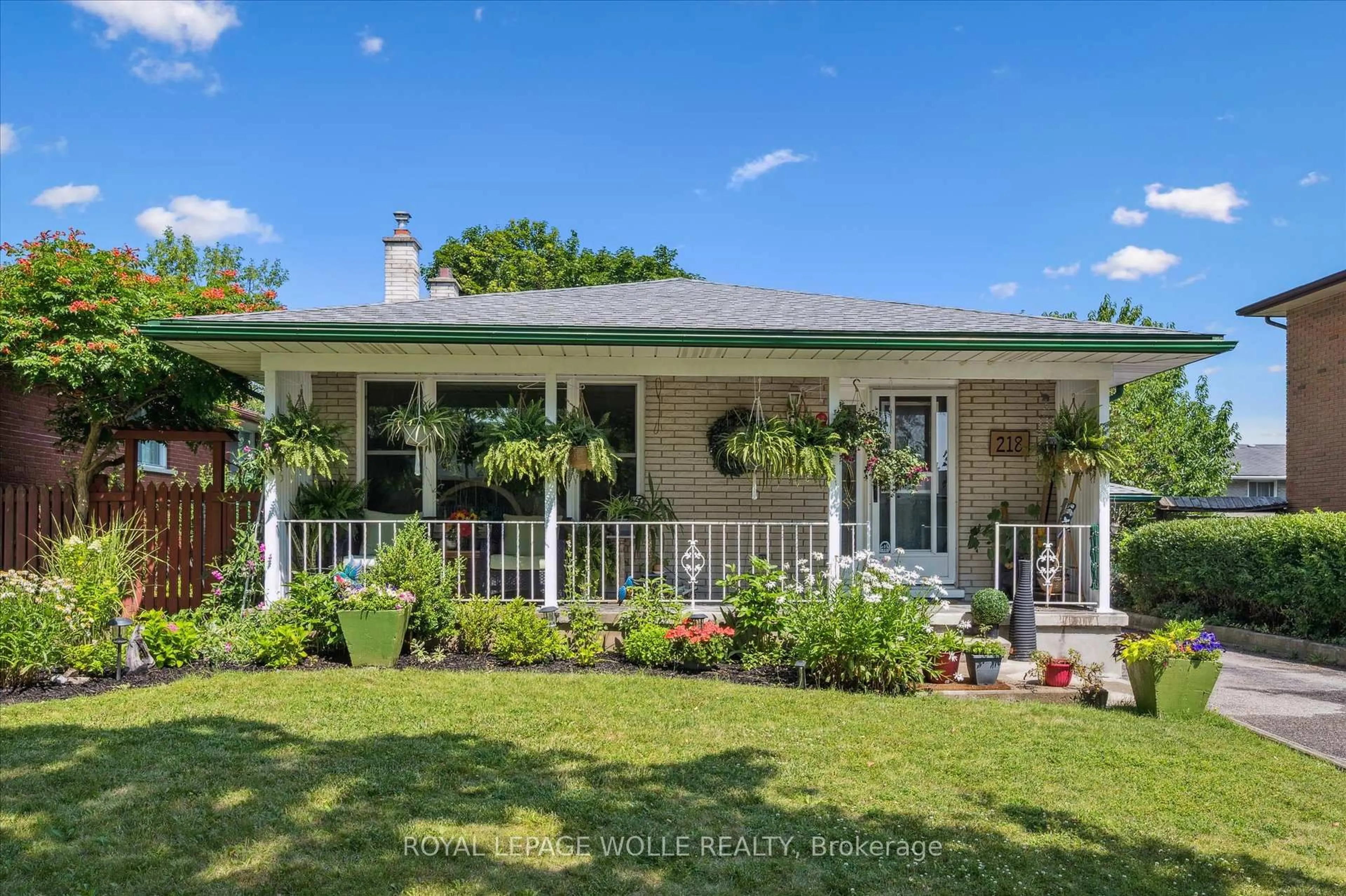 A pic from outside/outdoor area/front of a property/back of a property/a pic from drone, unknown for 218 Overlea Dr, Kitchener Ontario N2M 1T3