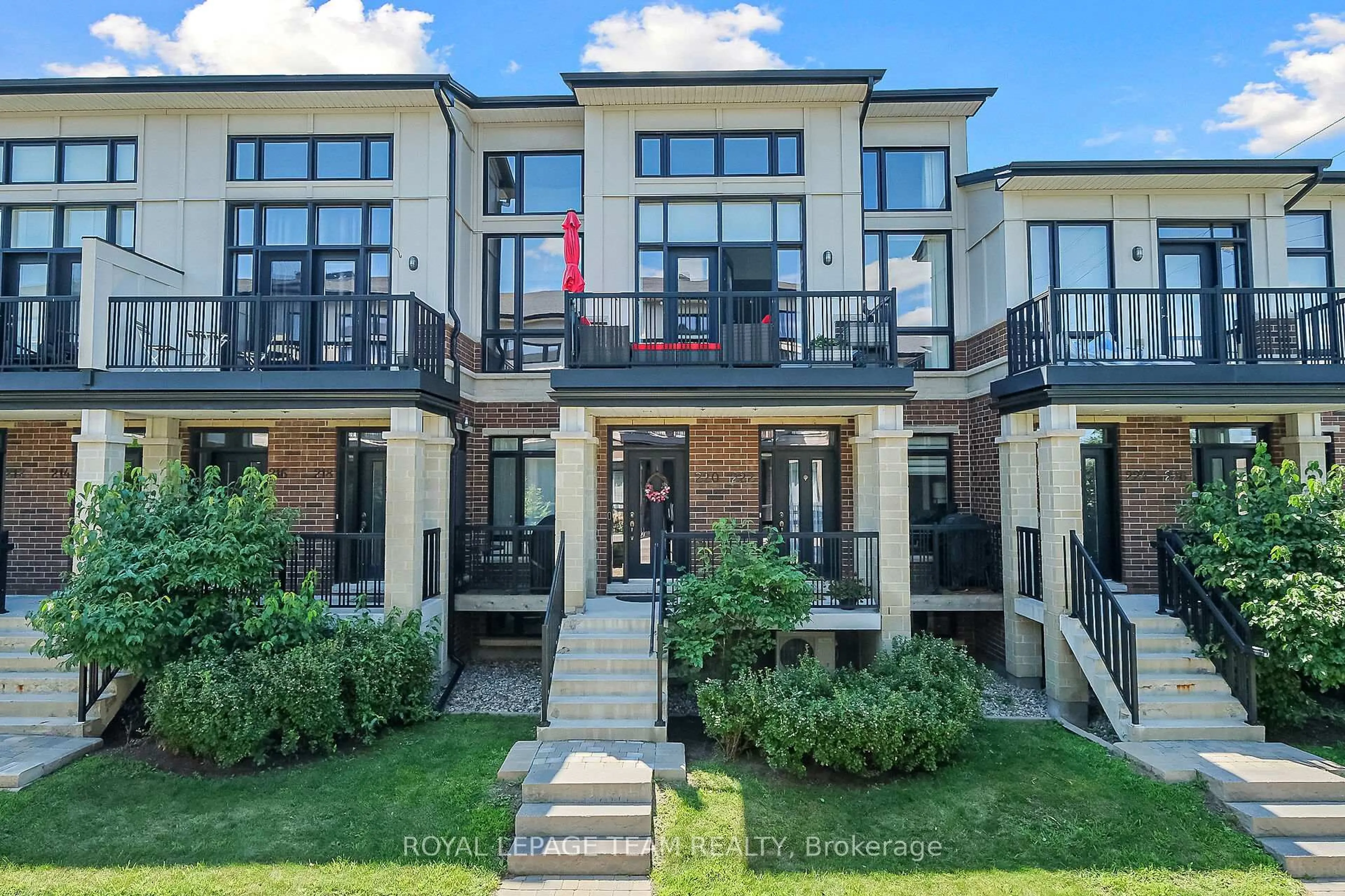 Patio, building for 220 Pembina Private, Ottawa Ontario K4M 0G7