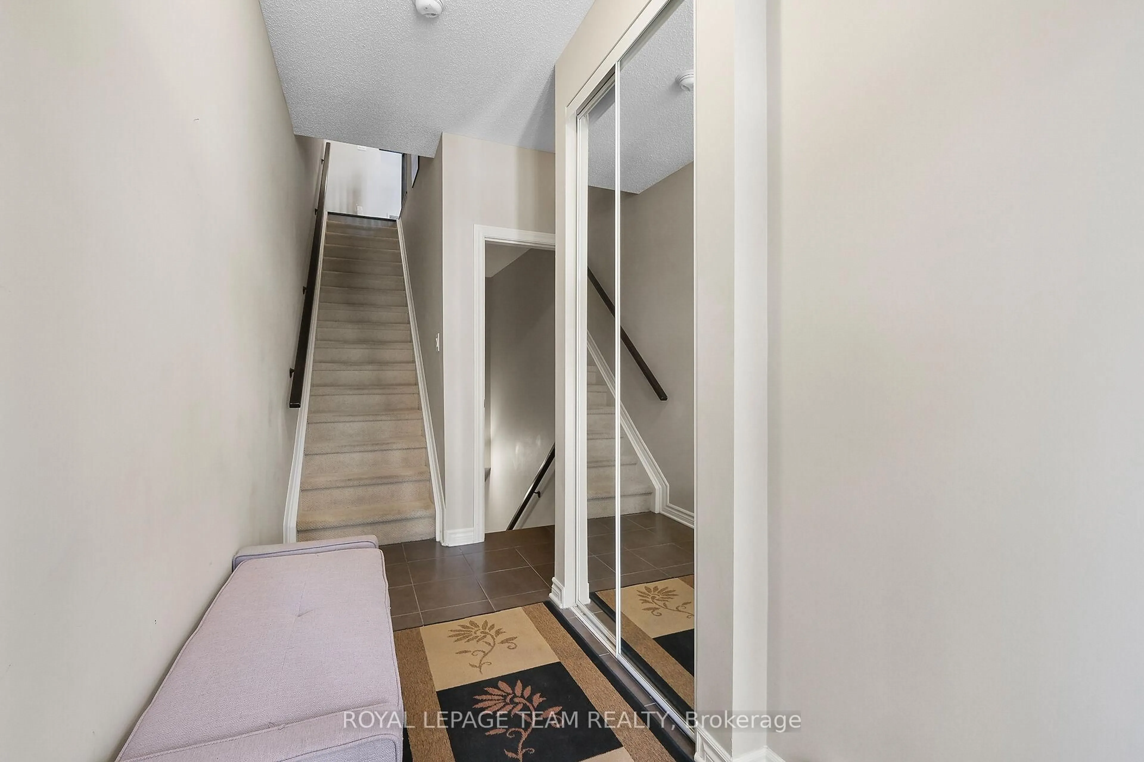 Unknown for 220 Pembina Private, Ottawa Ontario K4M 0G7