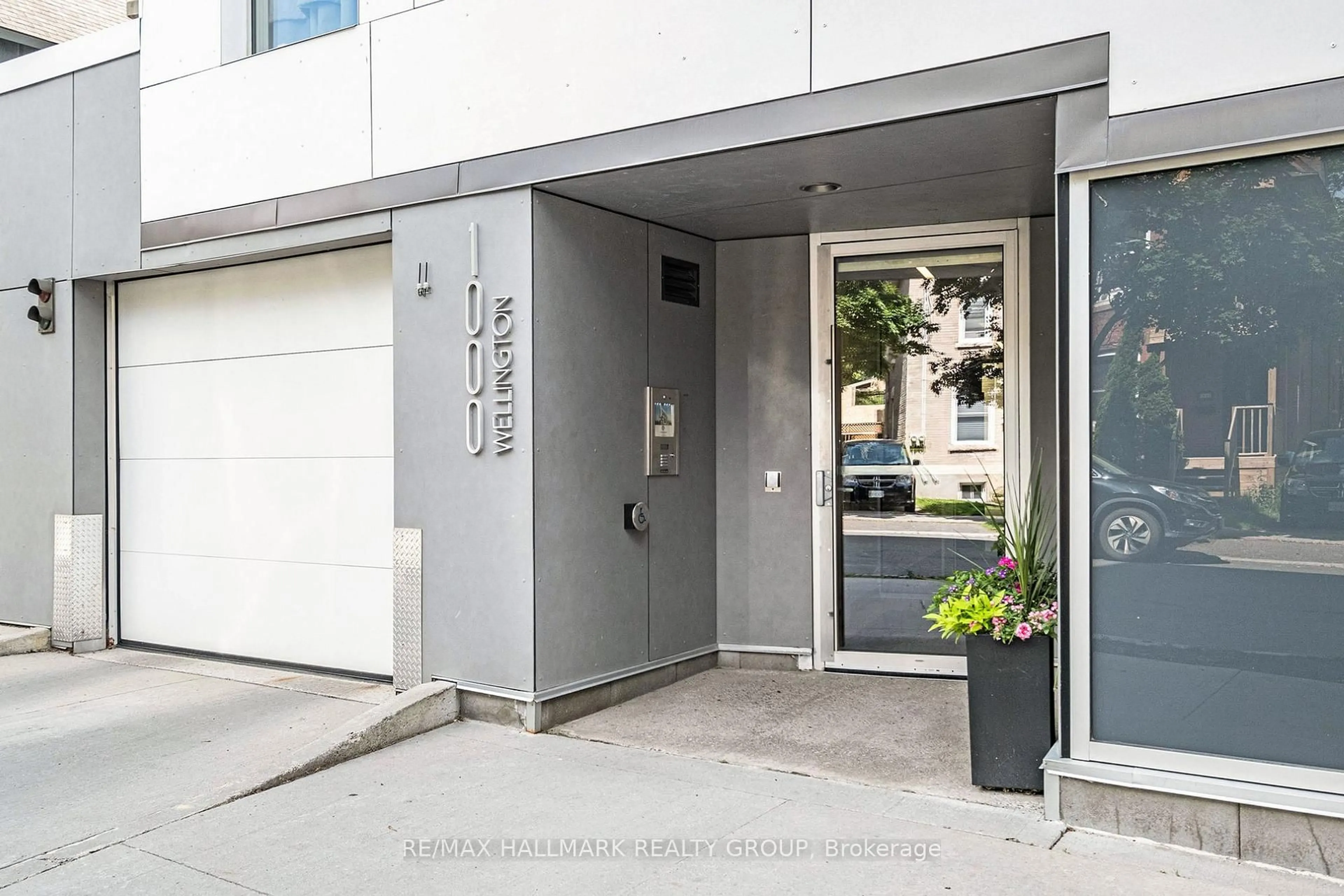 Indoor entryway for 1000 Wellington St #508, Ottawa Ontario K1Y 2X9
