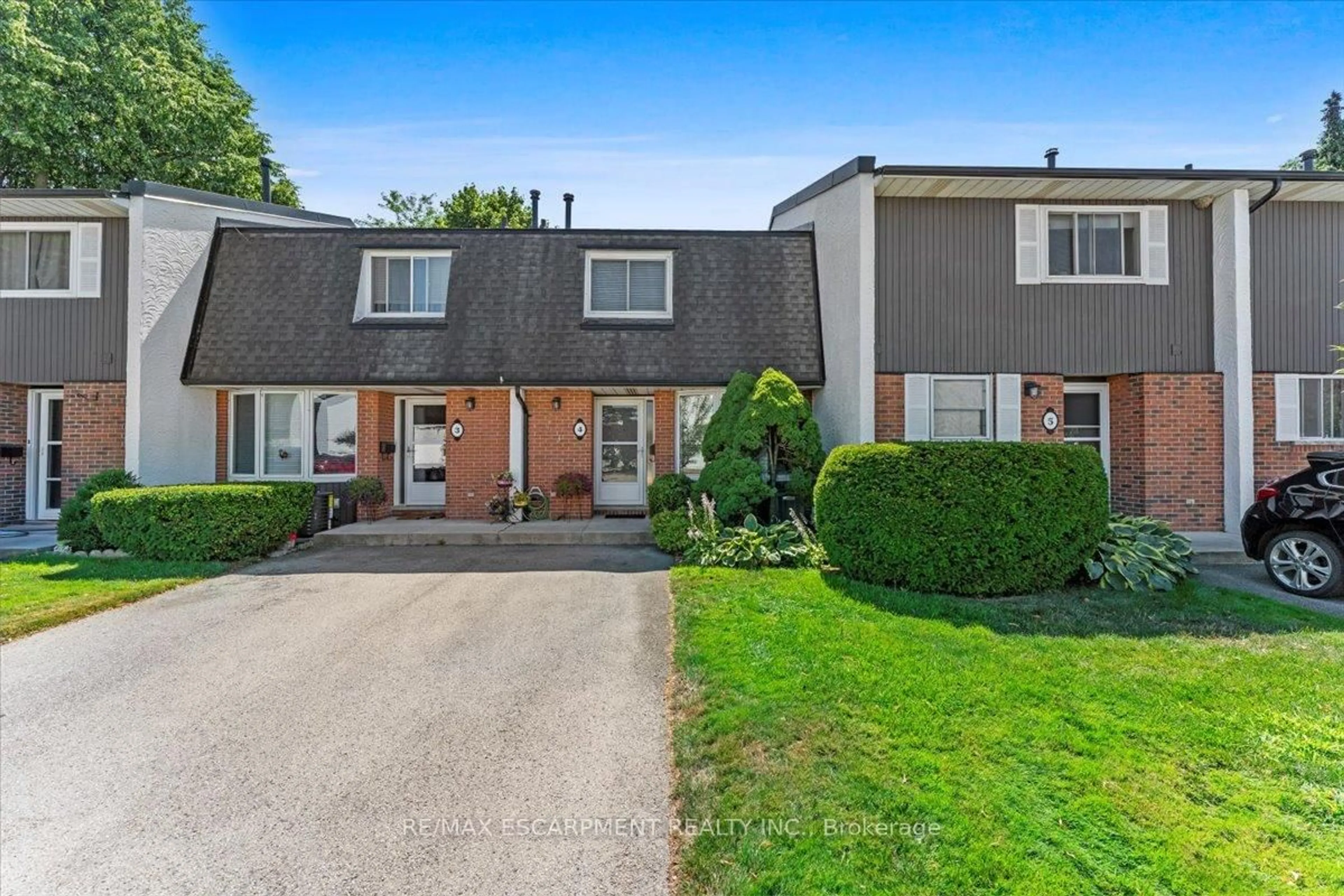 A pic from outside/outdoor area/front of a property/back of a property/a pic from drone, street for 77 Linwell Rd #4, St. Catharines Ontario L2N 6R1