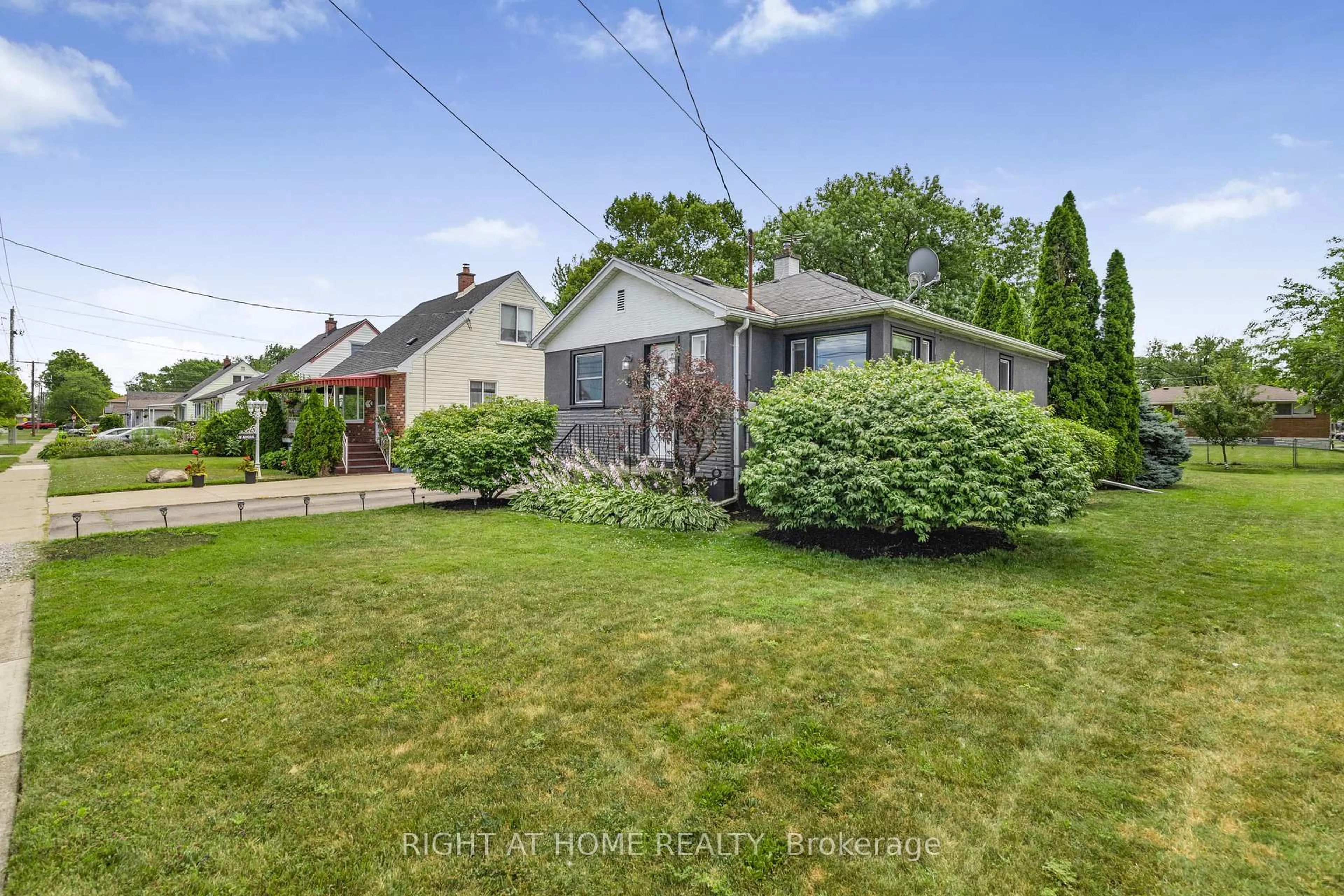 A pic from outside/outdoor area/front of a property/back of a property/a pic from drone, street for 8 Admiral Rd, St. Catharines Ontario L2P 1G5
