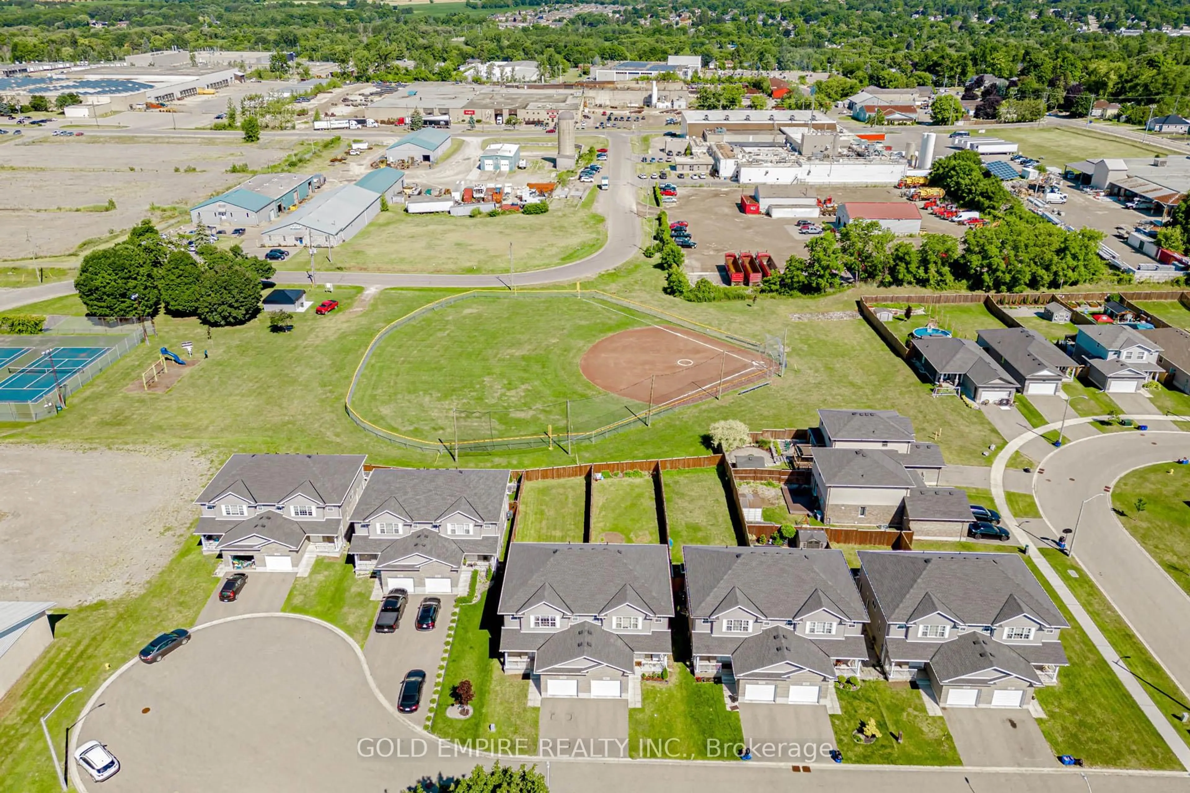 A pic from outside/outdoor area/front of a property/back of a property/a pic from drone, street for 28 MINLER St #6, Ingersoll Ontario N5C 0C9