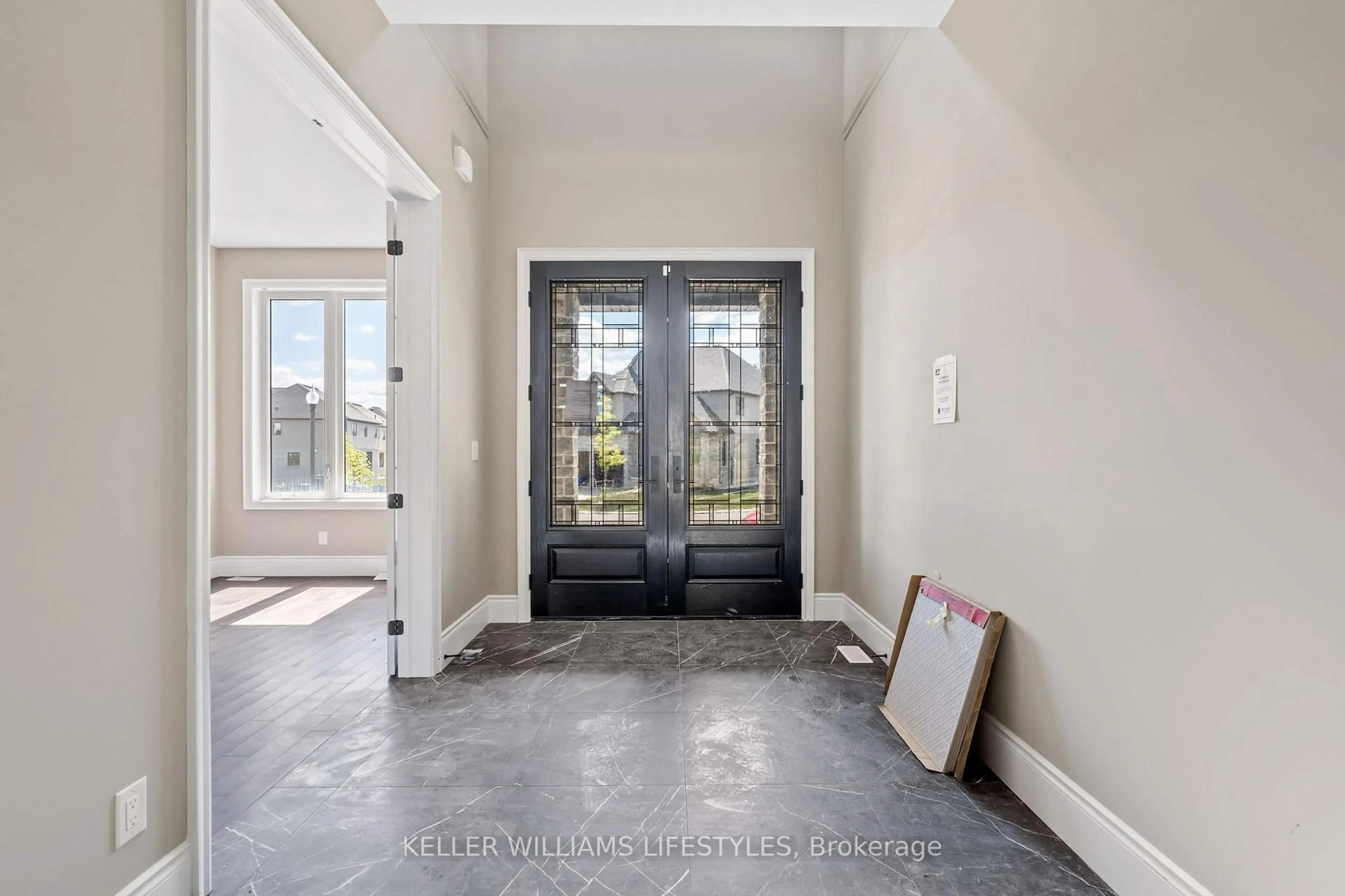 Indoor entryway for 113 Birdie Crt, Woodstock Ontario N4T 0N3