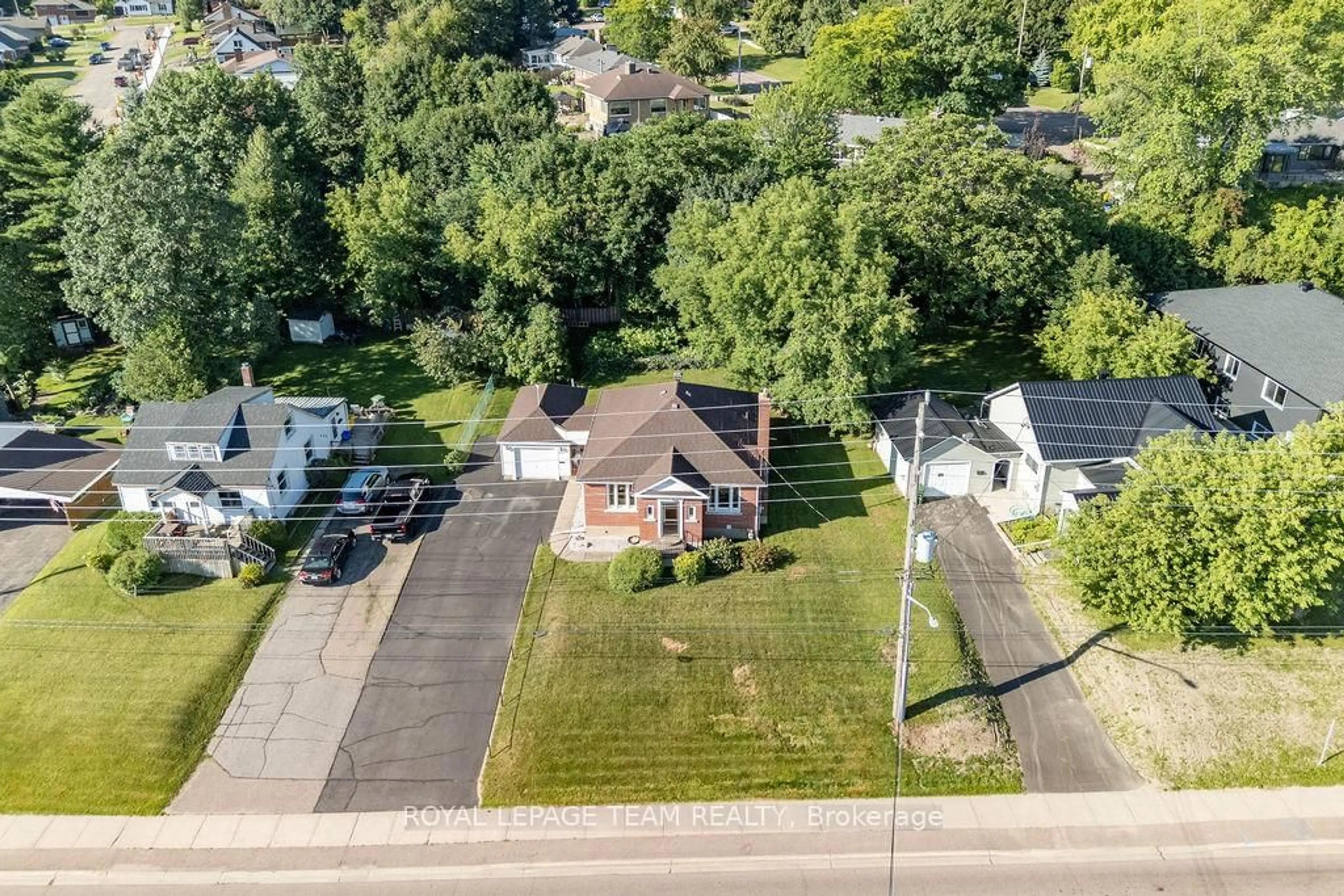 A pic from outside/outdoor area/front of a property/back of a property/a pic from drone, street for 602 Pembroke St, Pembroke Ontario K8A 3L6