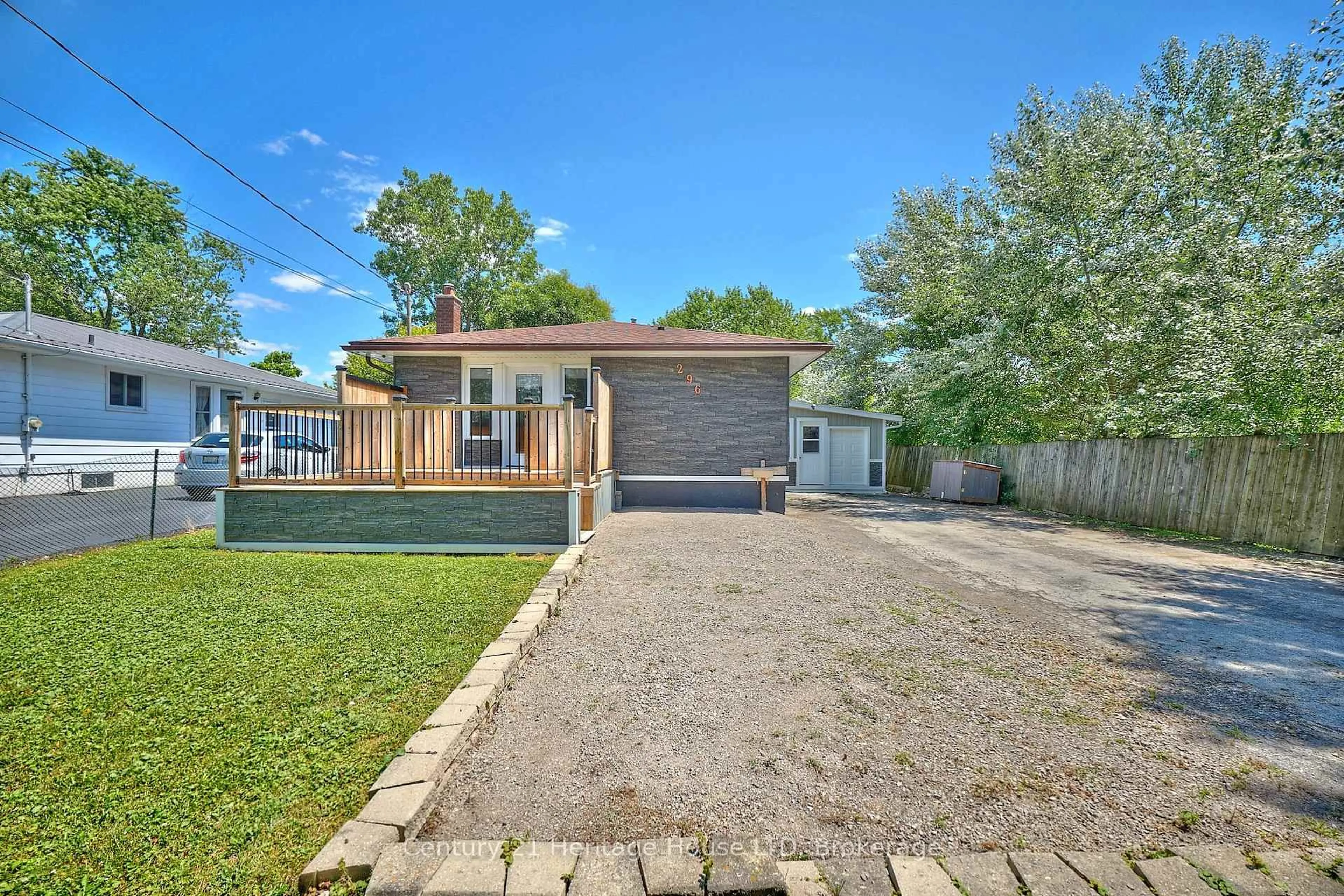 A pic from outside/outdoor area/front of a property/back of a property/a pic from drone, street for 296 Rose Ave, Fort Erie Ontario L2A 4M1