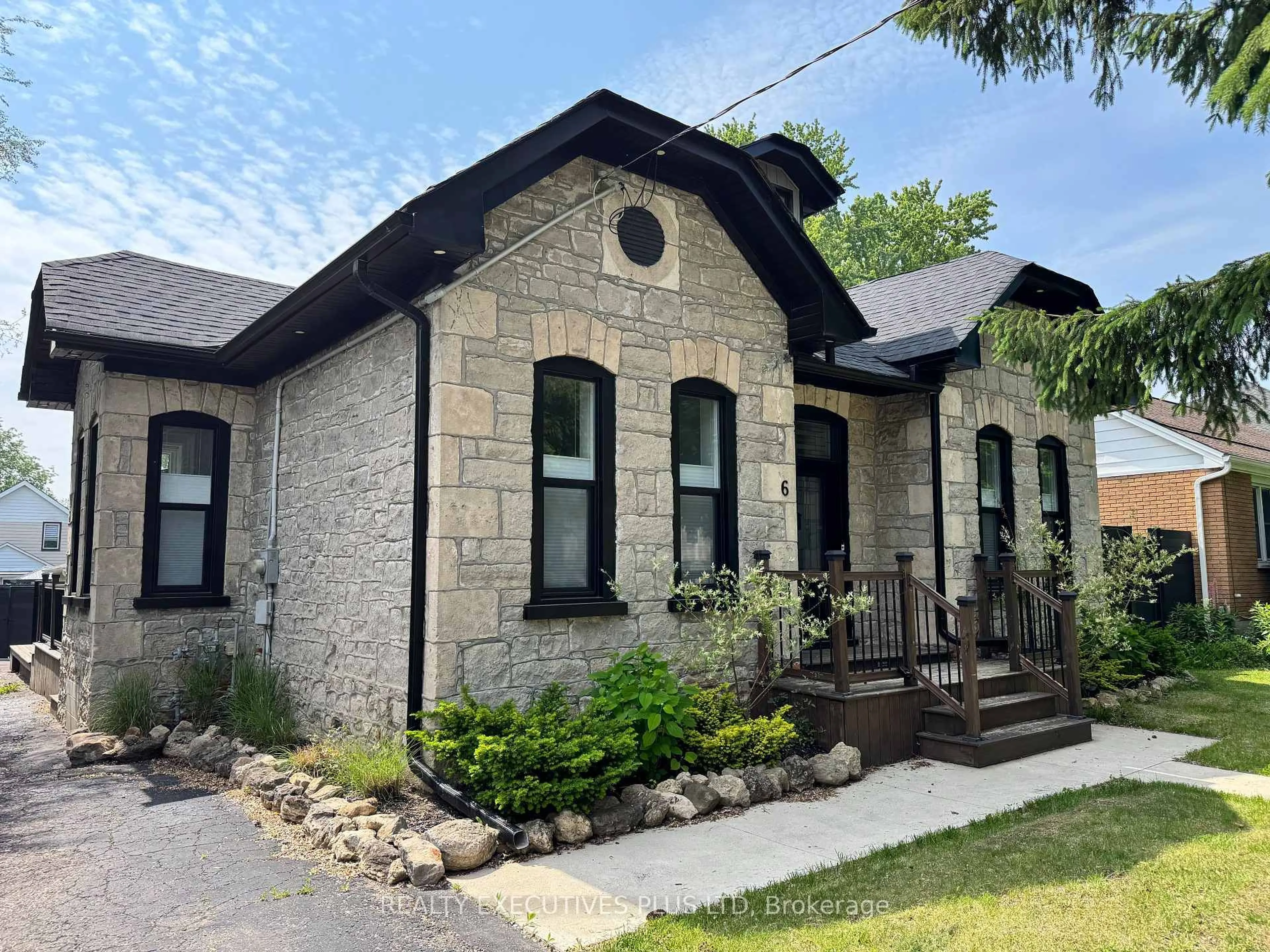Home with brick exterior material, street for 6 Elgin St, Cambridge Ontario N1R 5G7