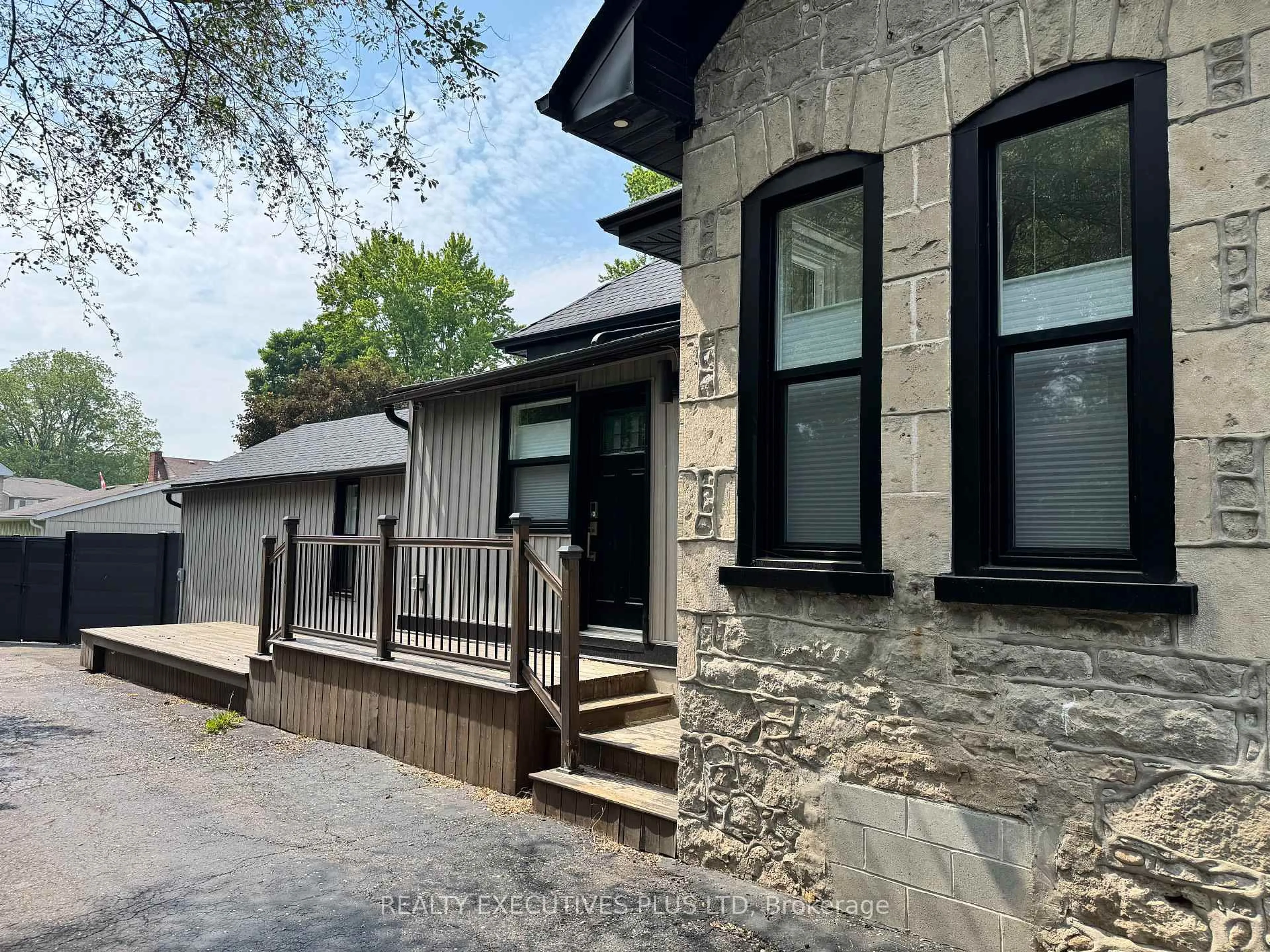 Home with brick exterior material, street for 6 Elgin St, Cambridge Ontario N1R 5G7
