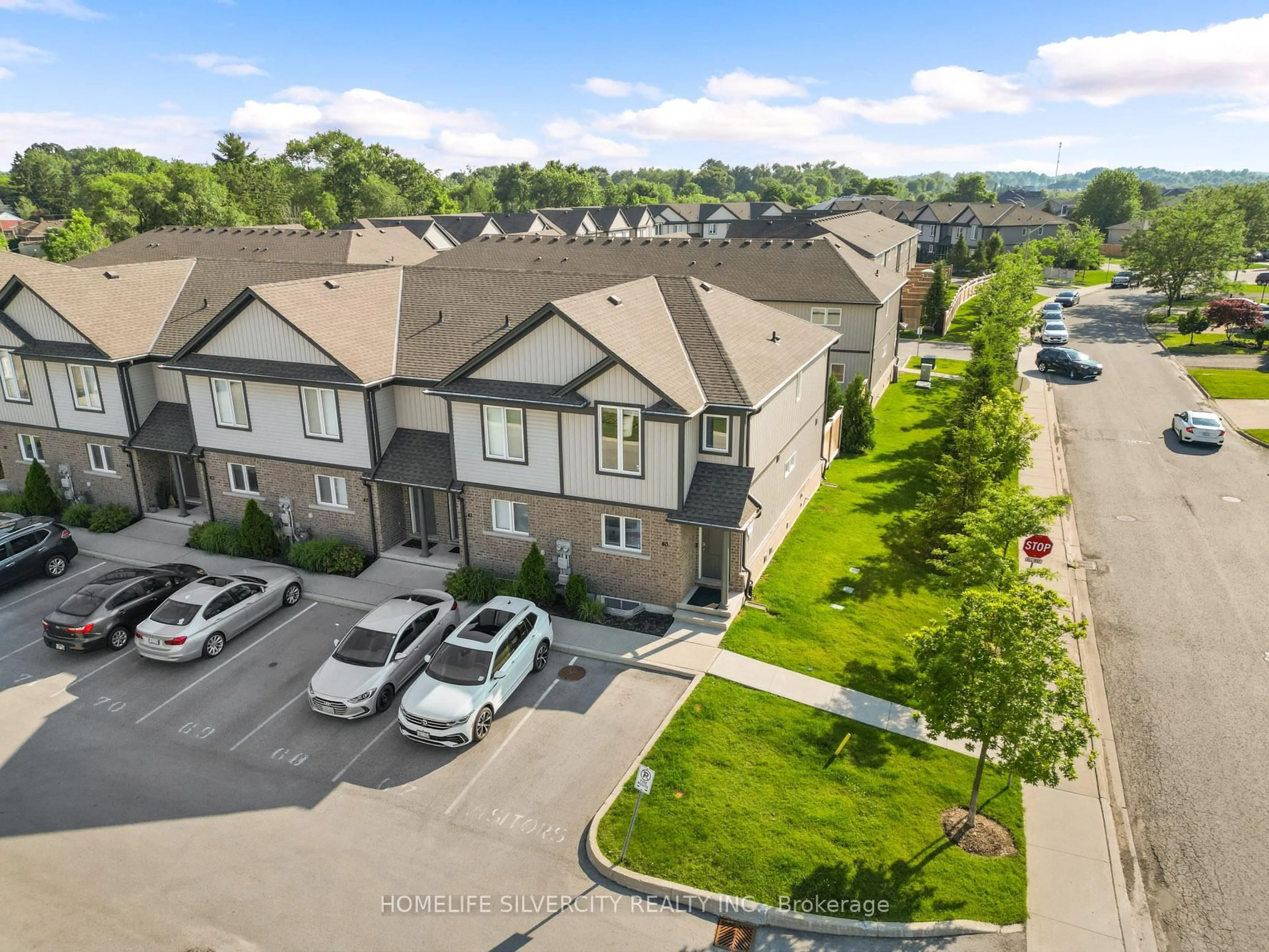 A pic from outside/outdoor area/front of a property/back of a property/a pic from drone, mountain view for 7768 Ascot Circ #40, Niagara Falls Ontario L2H 3P9