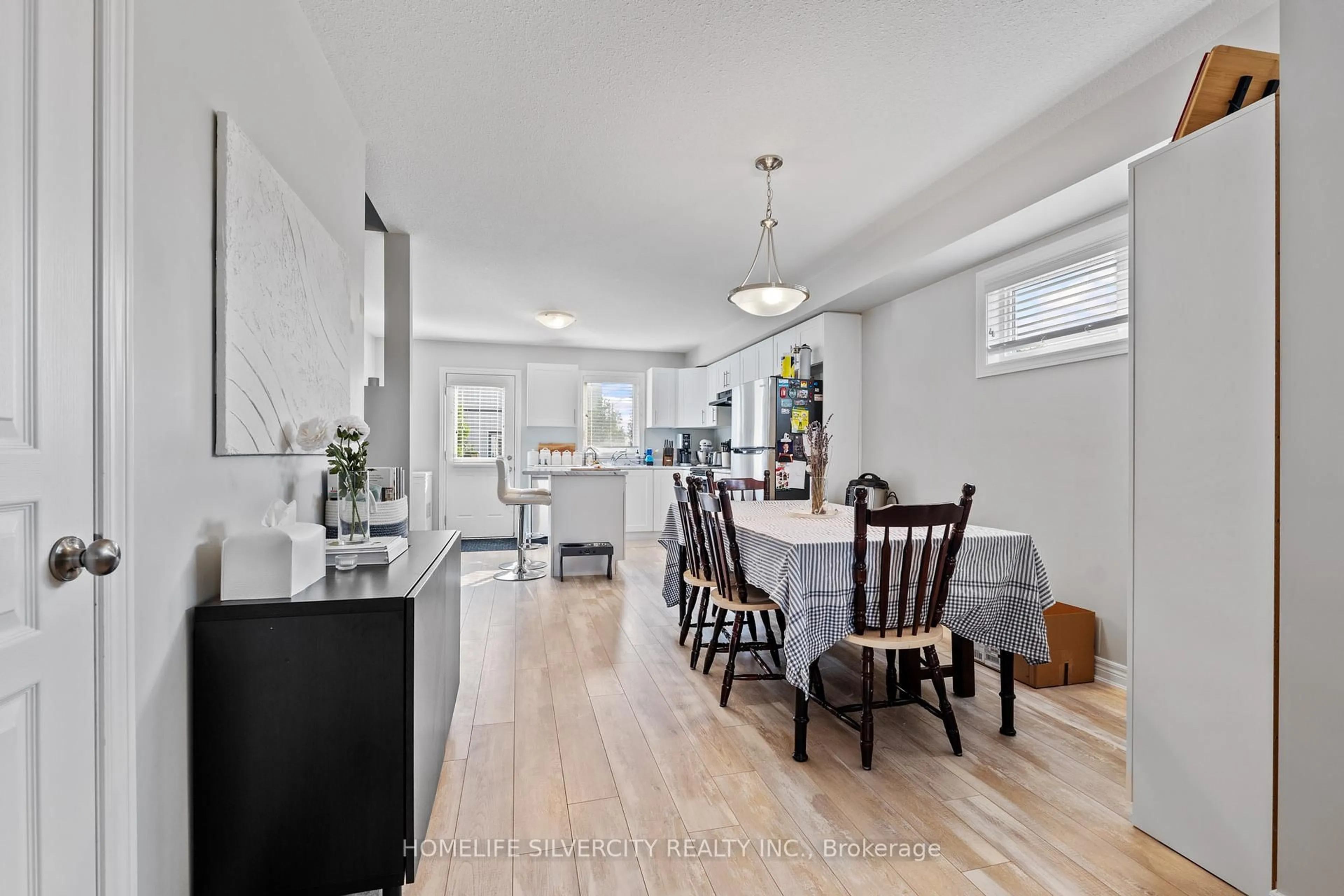Open concept kitchen, unknown for 7768 Ascot Circ #40, Niagara Falls Ontario L2H 3P9