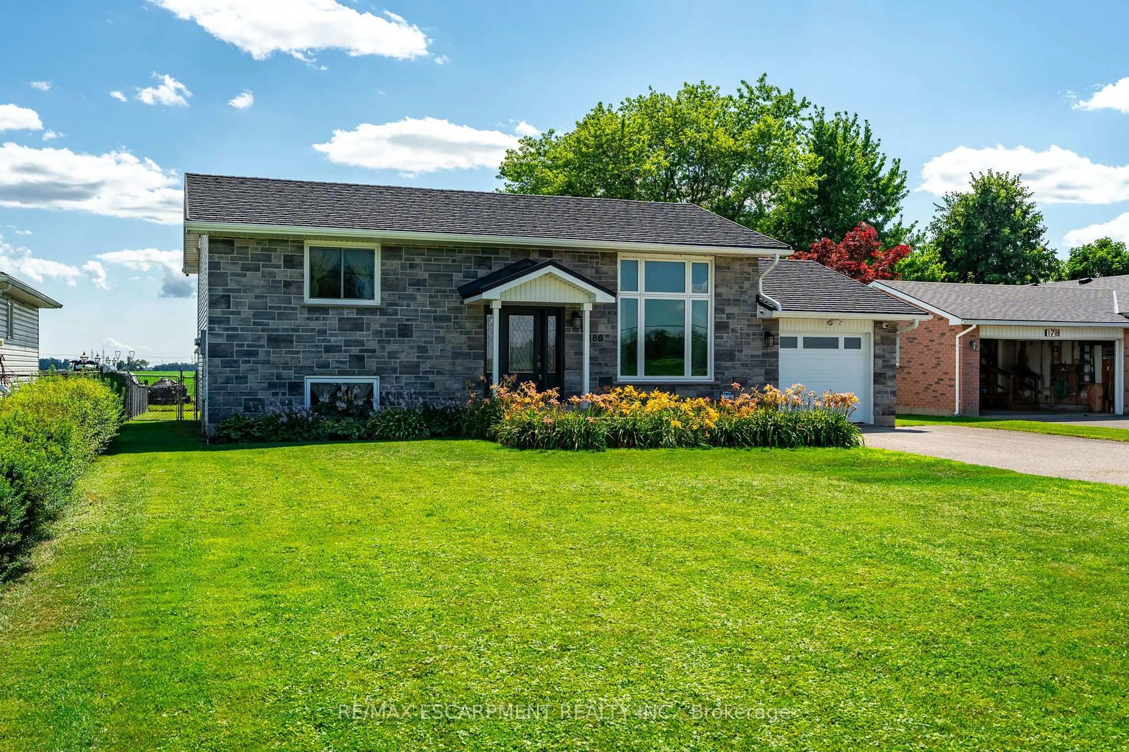 Home with brick exterior material, street for 180 King St, Haldimand Ontario N0A 1H0
