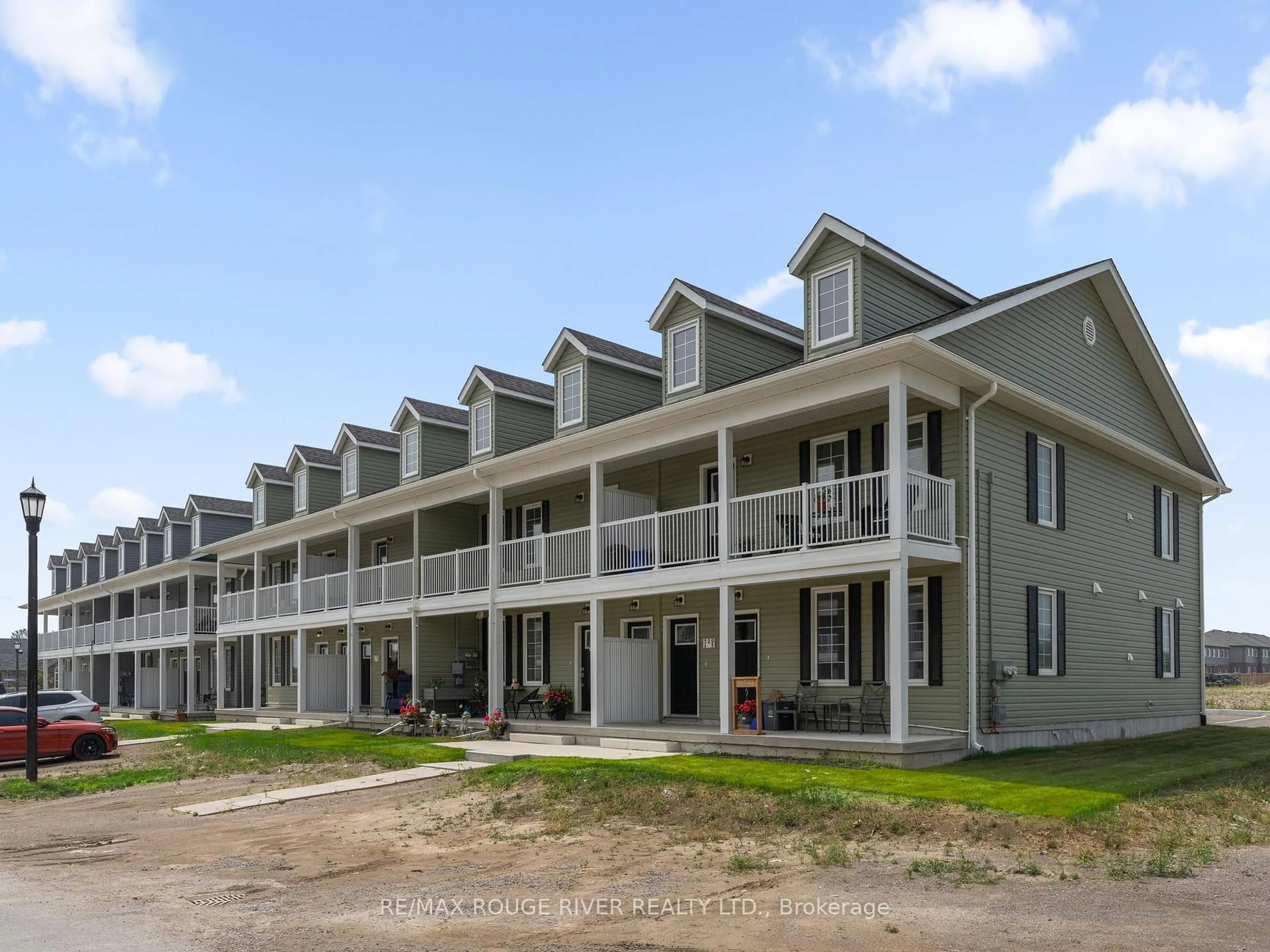Patio, building for 529-535 Drewery Rd, Cobourg Ontario K9A 3P5