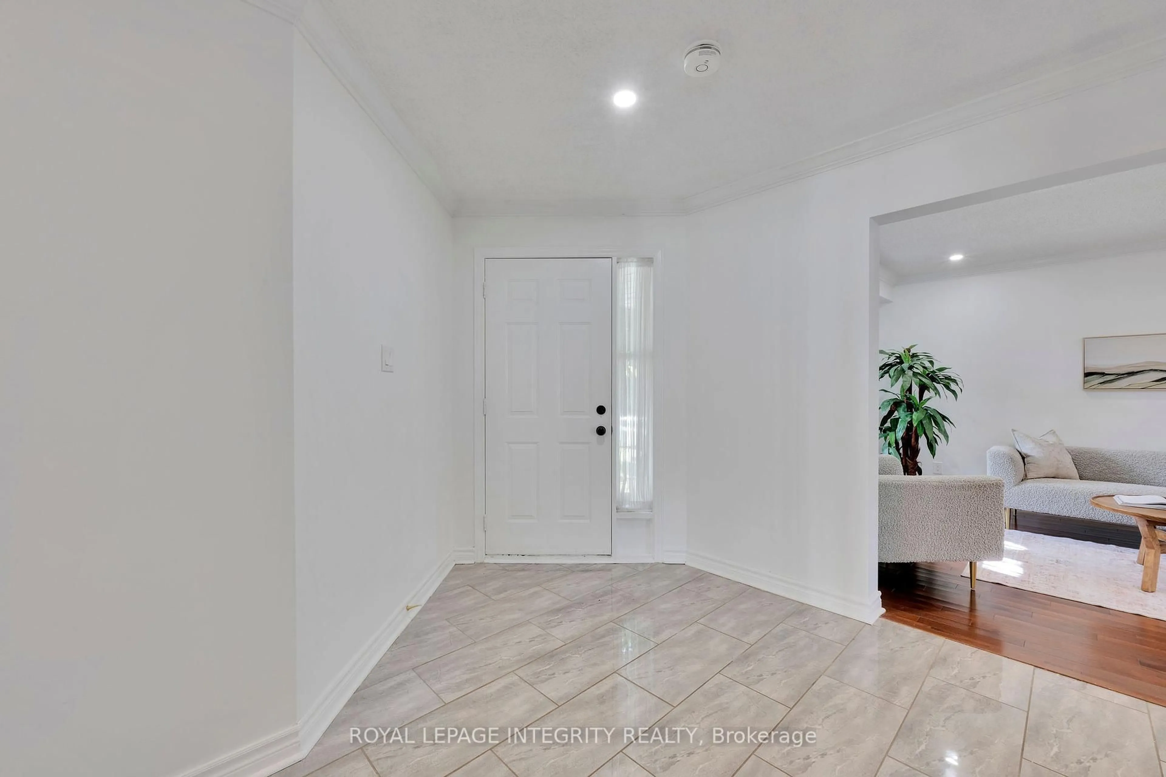 Indoor entryway for 223 Mcgibbon Dr, Ottawa Ontario K2L 3Y6