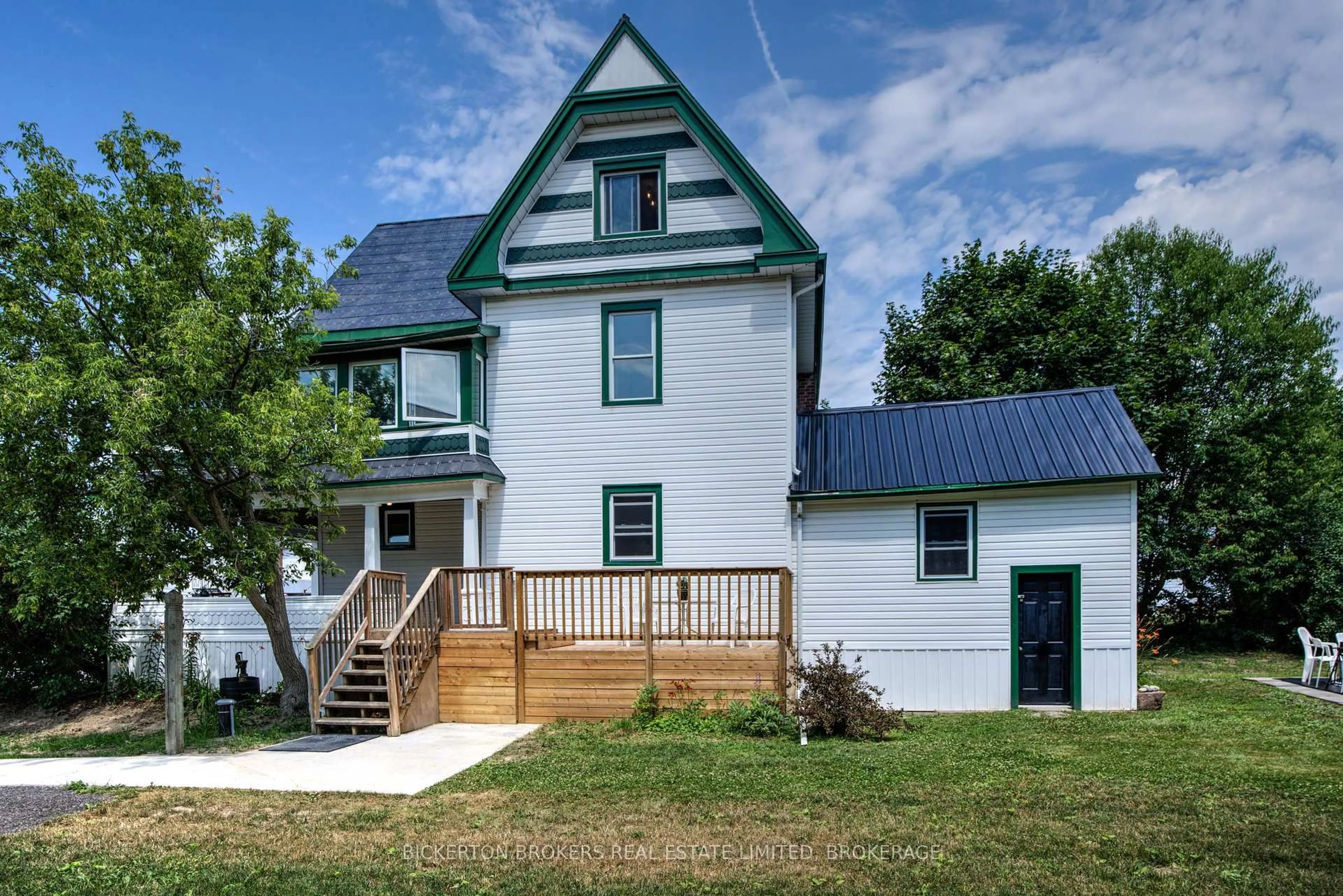 Home with vinyl exterior material, building for 153 Main St, Leeds and the Thousand Islands Ontario K0H 2N0