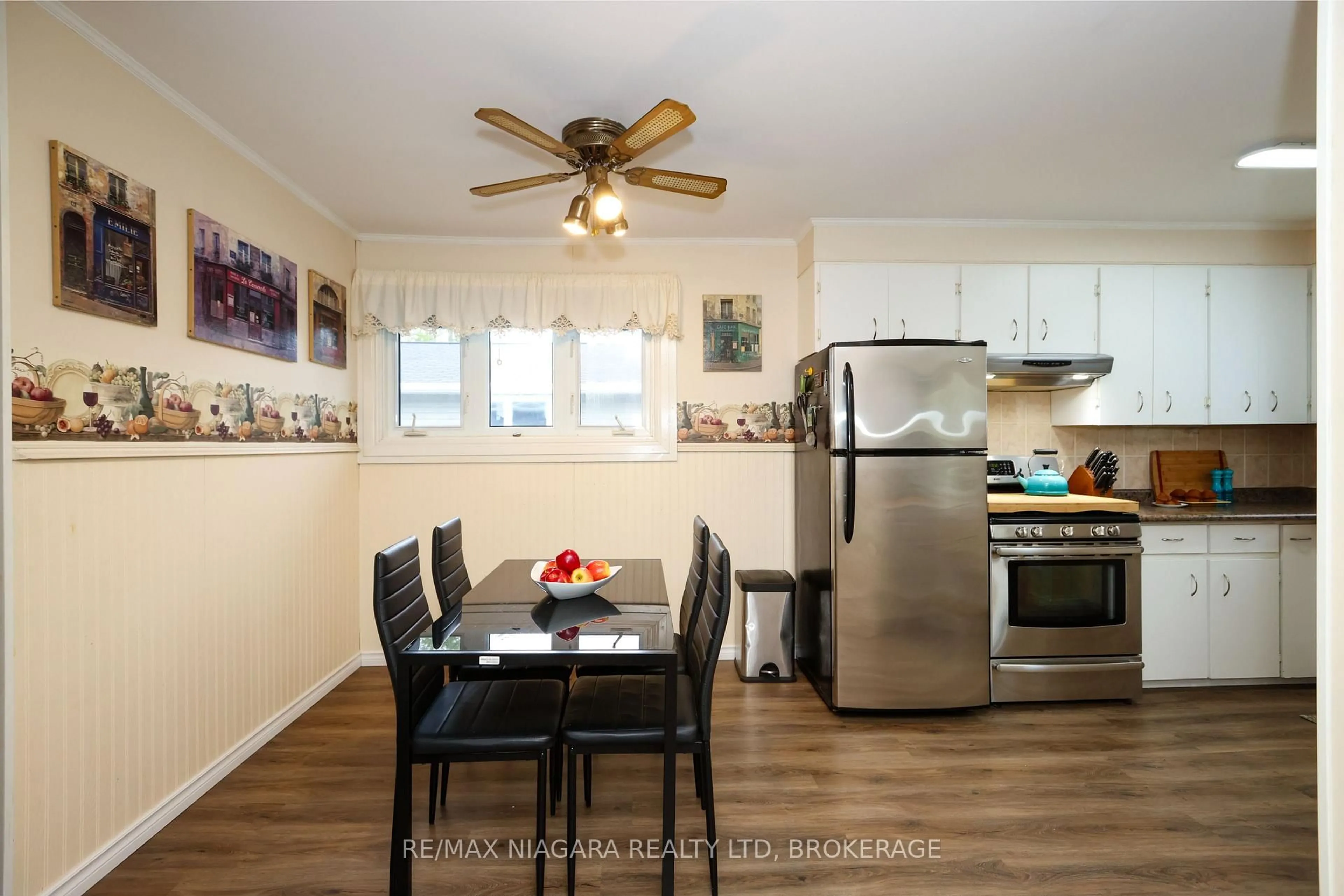 Standard kitchen, wood/laminate floor for 31 Spruce Dr, Temagami Ontario P0H 2H0