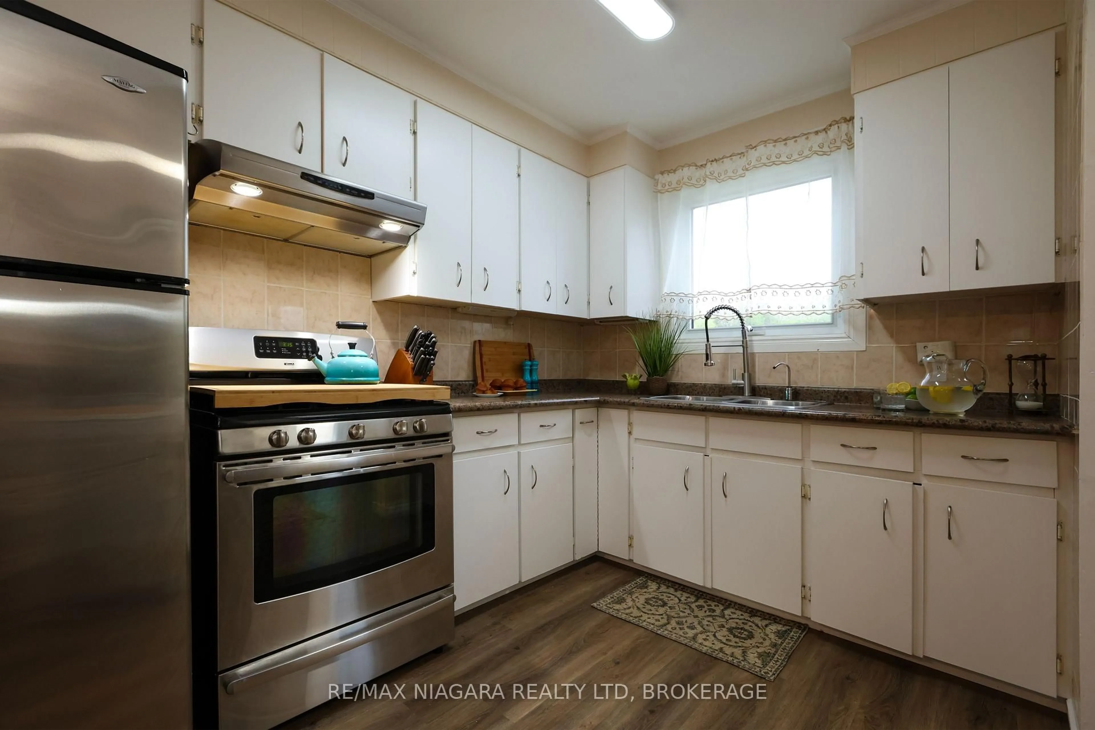 Standard kitchen, unknown for 31 Spruce Dr, Temagami Ontario P0H 2H0