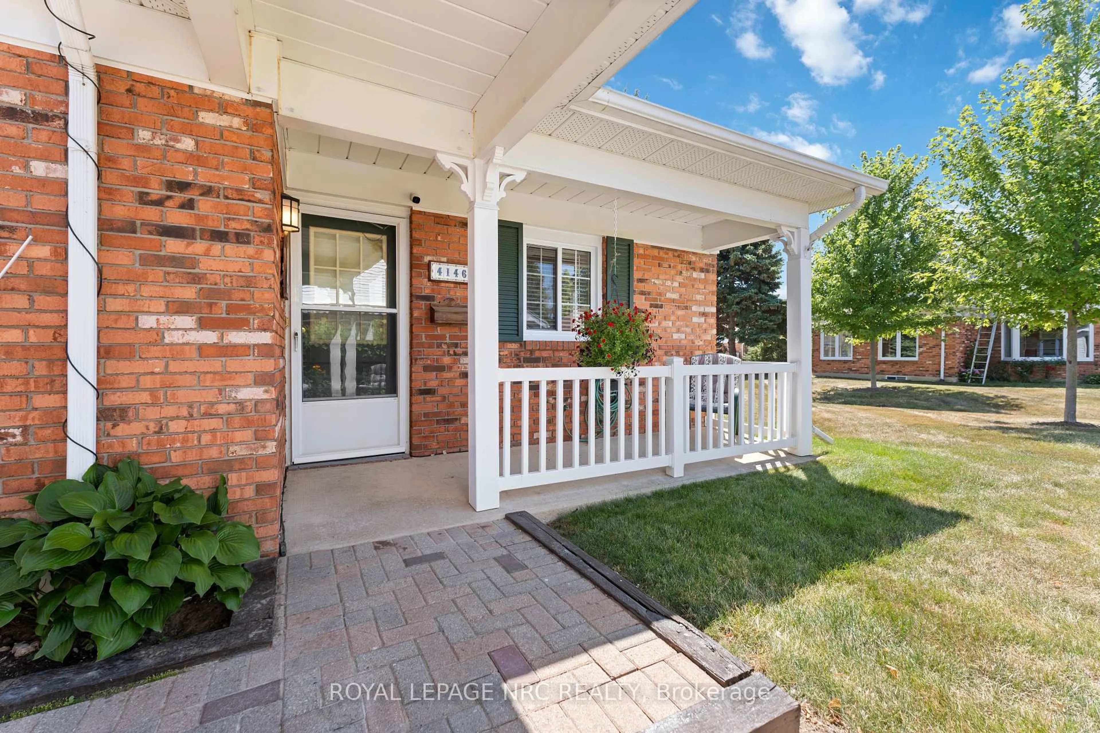 Home with brick exterior material, street for 4146 Blueberry Crt, Lincoln Ontario L0R 2C0