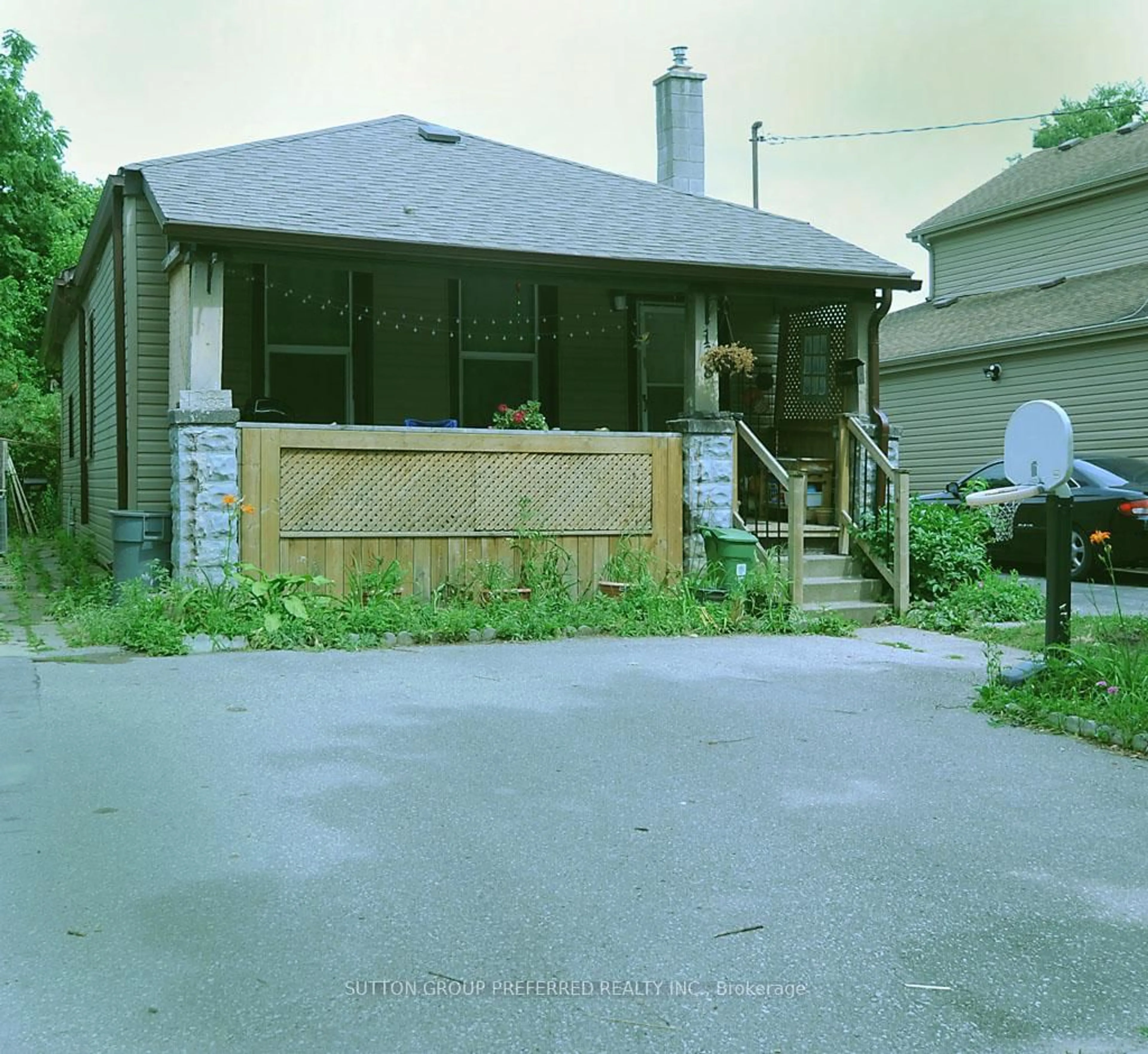 Home with vinyl exterior material, street for 138 Colborne St, London East Ontario N6B 2R9