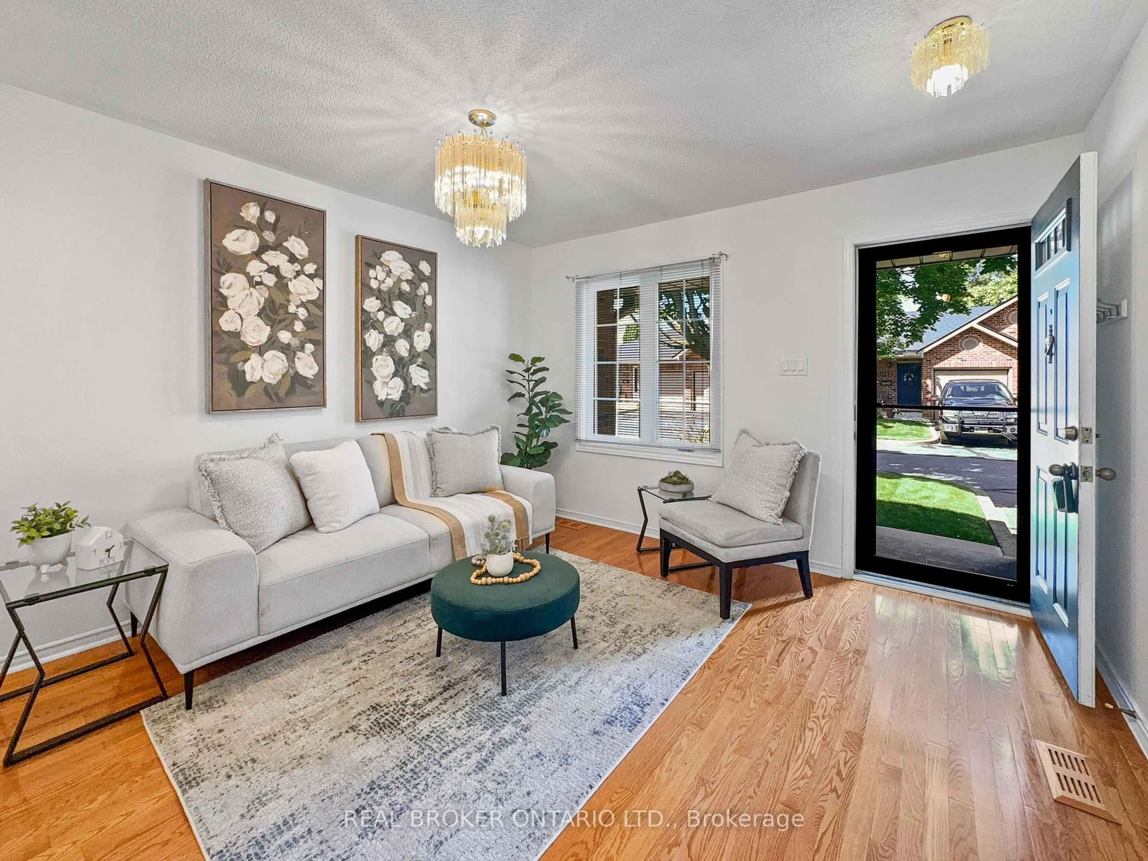 Living room with furniture, unknown for 144 Wood St #E, Brantford Ontario N3R 2L5