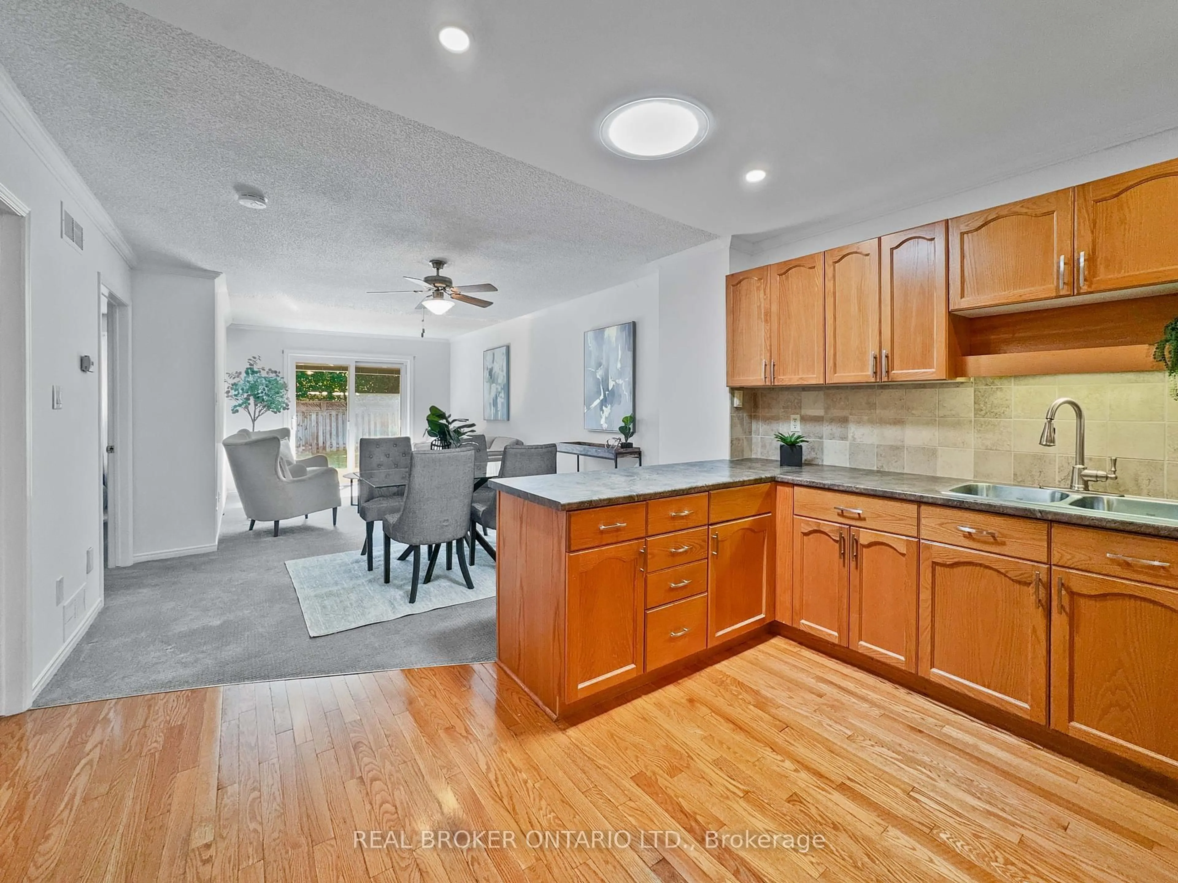 Open concept kitchen, ceramic/tile floor for 144 Wood St #E, Brantford Ontario N3R 2L5