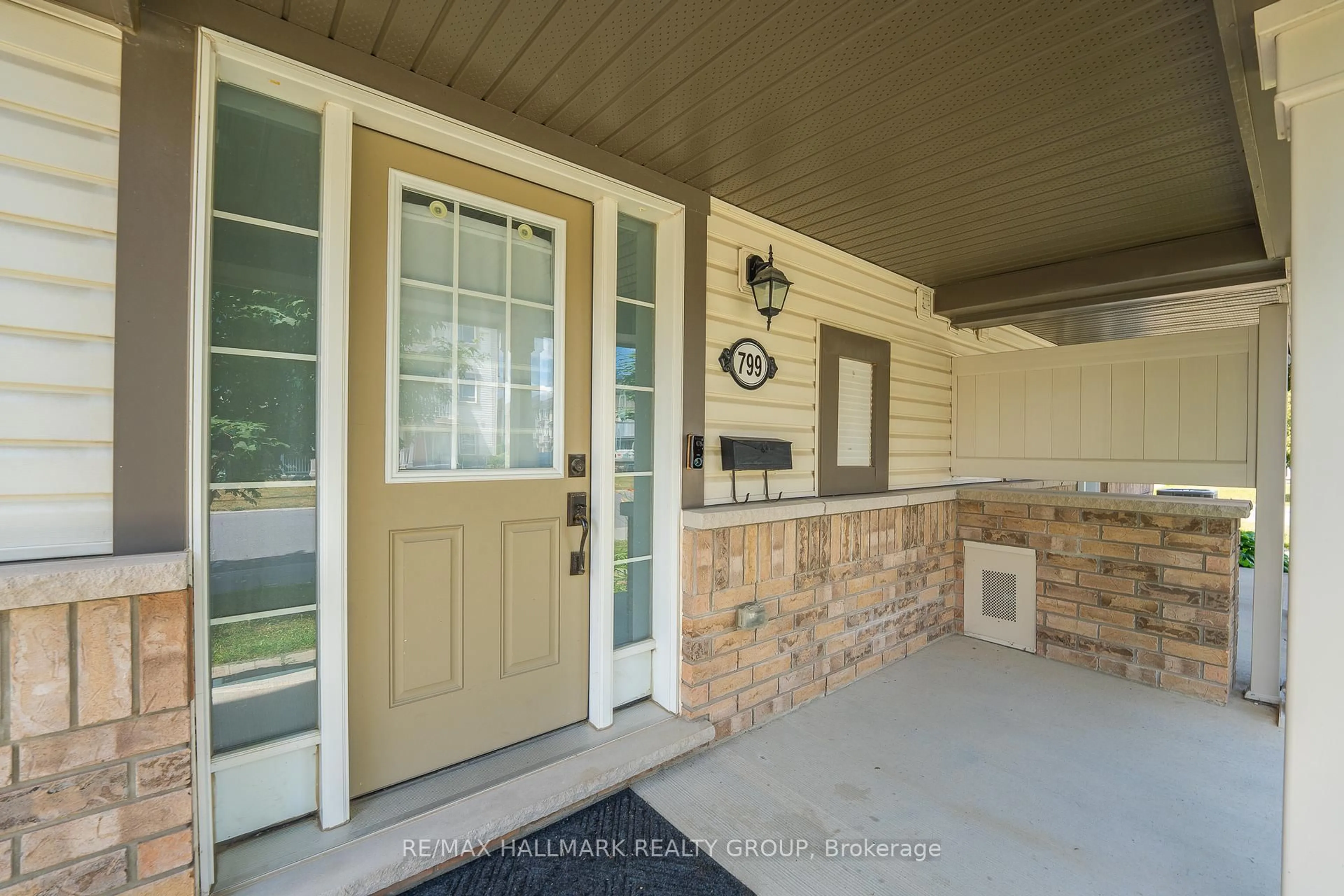 Indoor entryway for 799 Mayfly Cres, Ottawa Ontario K2J 6C7