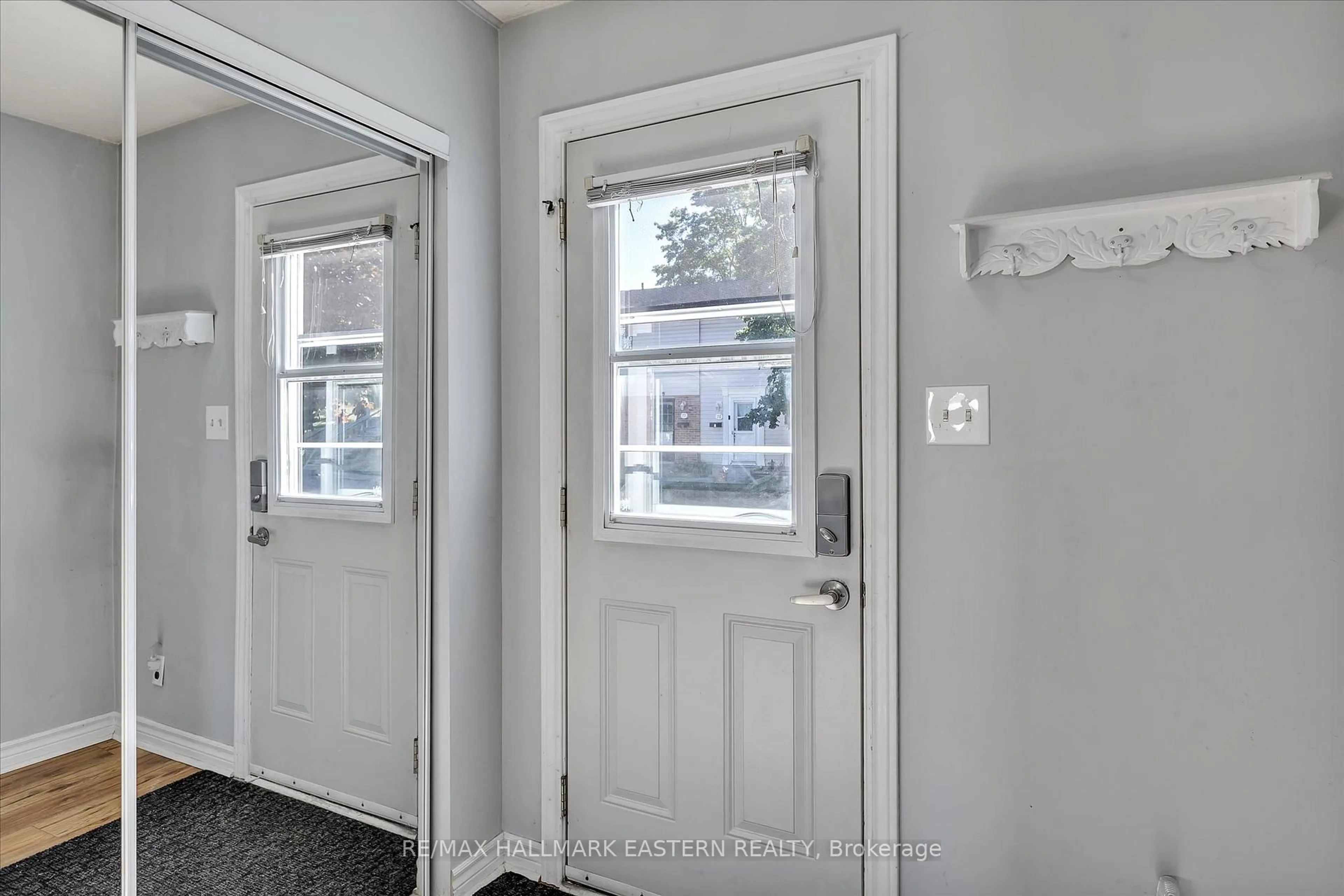 Indoor entryway for 996 Sydenham Rd #67, Peterborough South Ontario K9J 7V7
