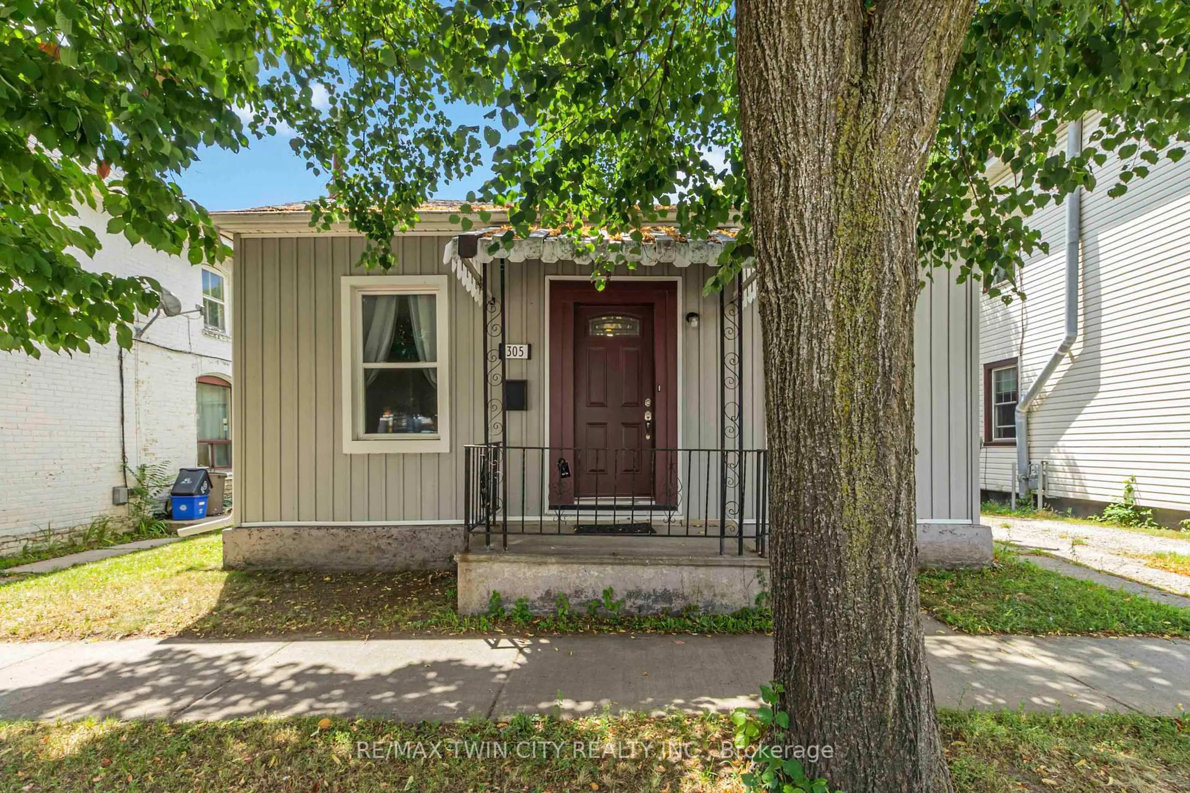 Unknown for 305 Dalhousie St, Brantford Ontario N3S 3V6